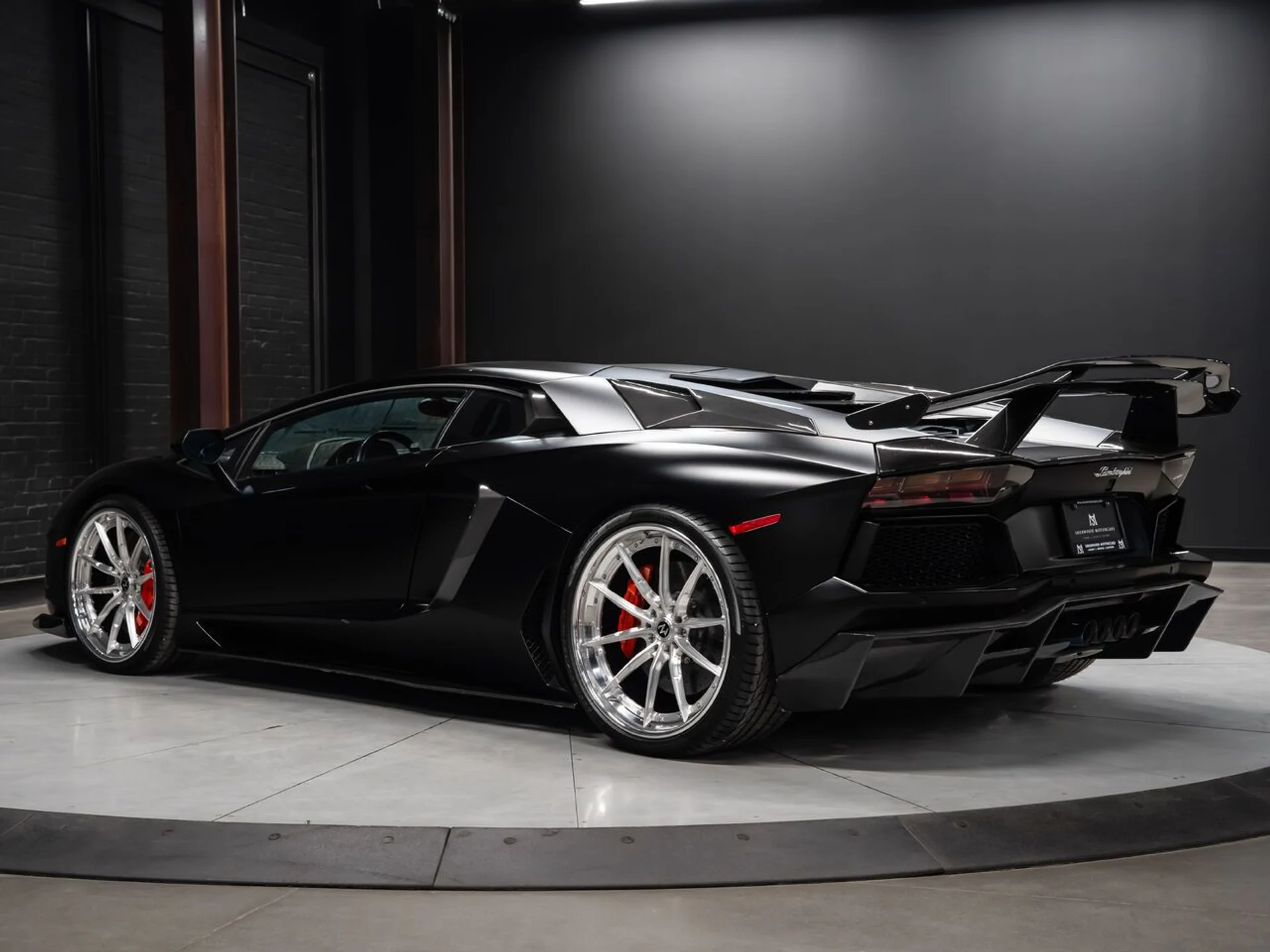 mph005_215377160_lamborghini_aventador_2015_82f11a773e