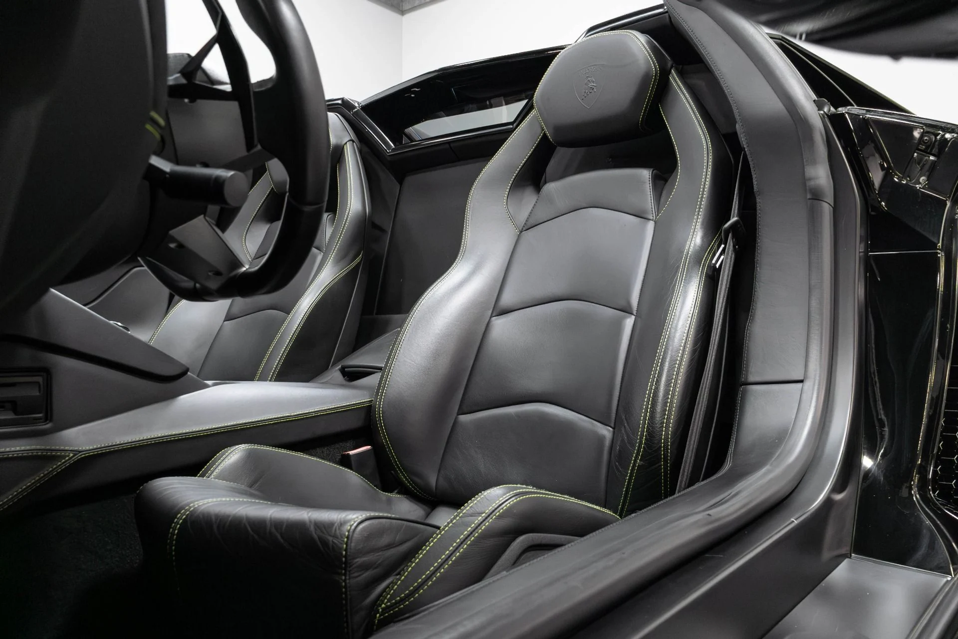 mph005_2157330915_Used_2015_Lamborghini_Aventador_LP_700_4_1780593182_a3218e66c2