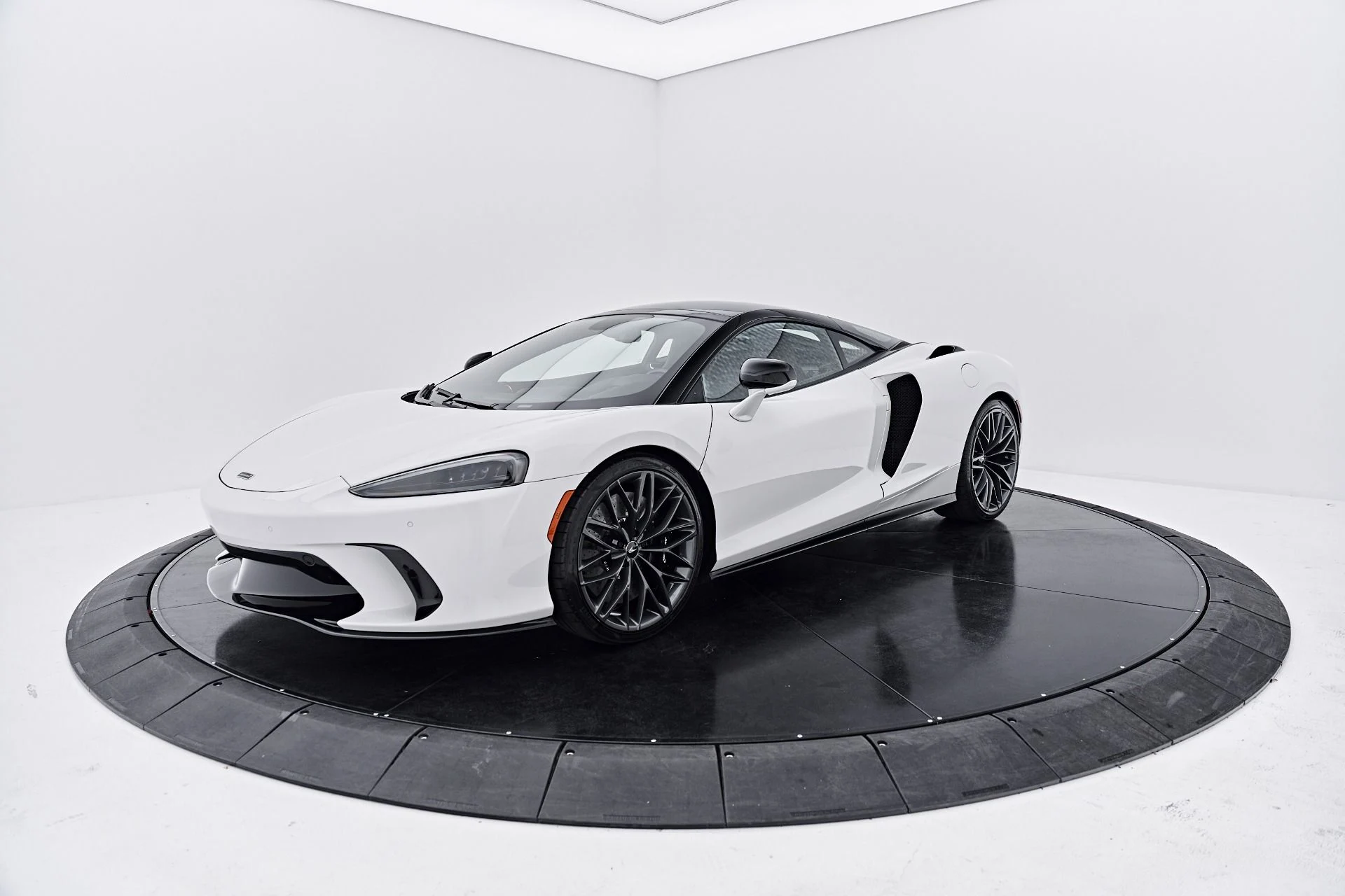 mph005_2160937553_Used_2025_Mc_Laren_GTS_1790357809_8a9999f9a5