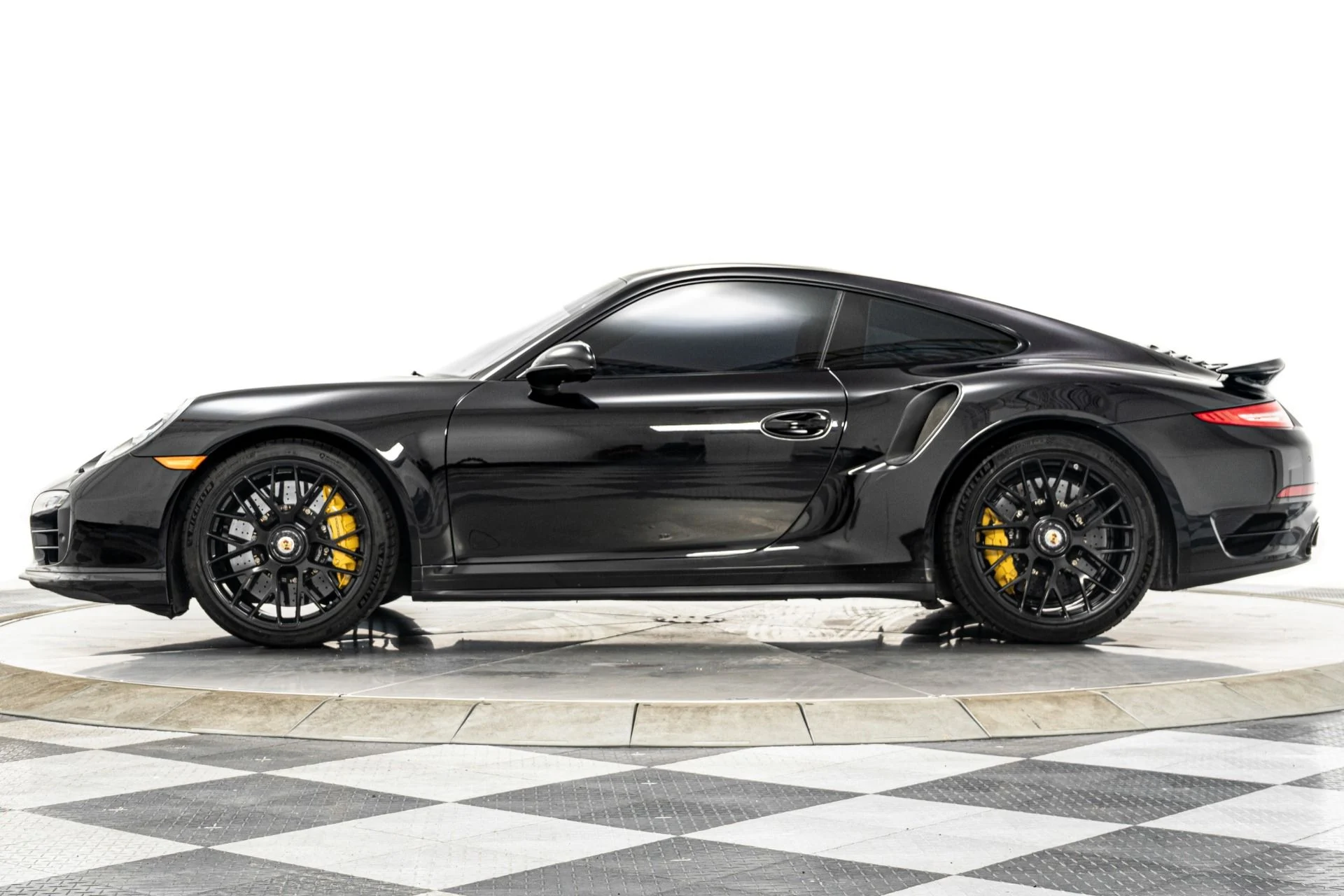 mph005_2164072966_Used_2014_Porsche_911_Turbo_S_560_Horsepower_Natural_Leather_Heated_and_Ventilated_Seats_1776369392_08361377c7