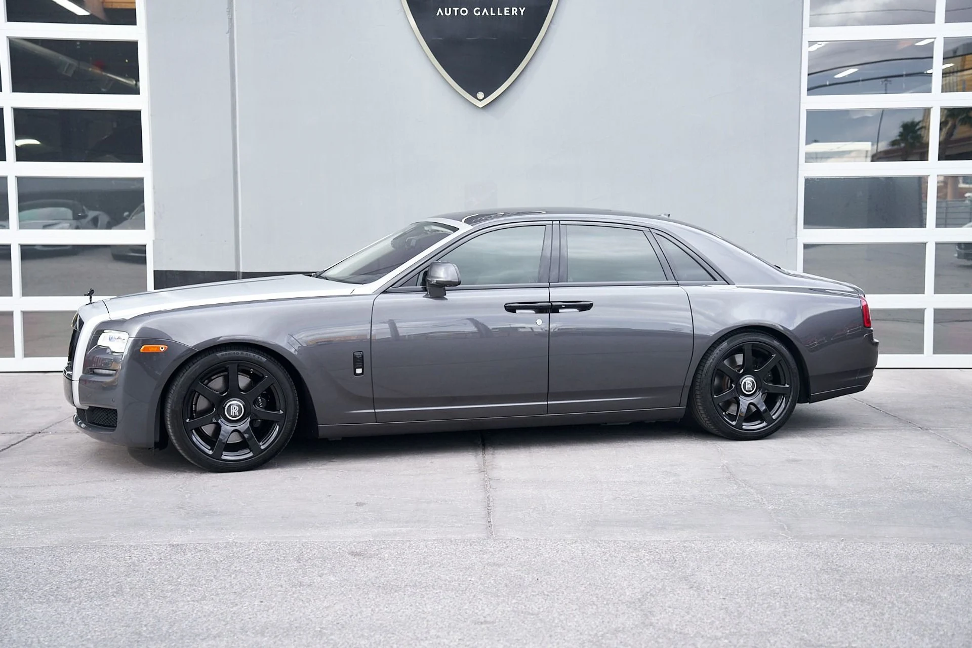 mph005_2164831745_Used_2017_Rolls_Royce_Ghost_Base_1745957896_11f6a5d451