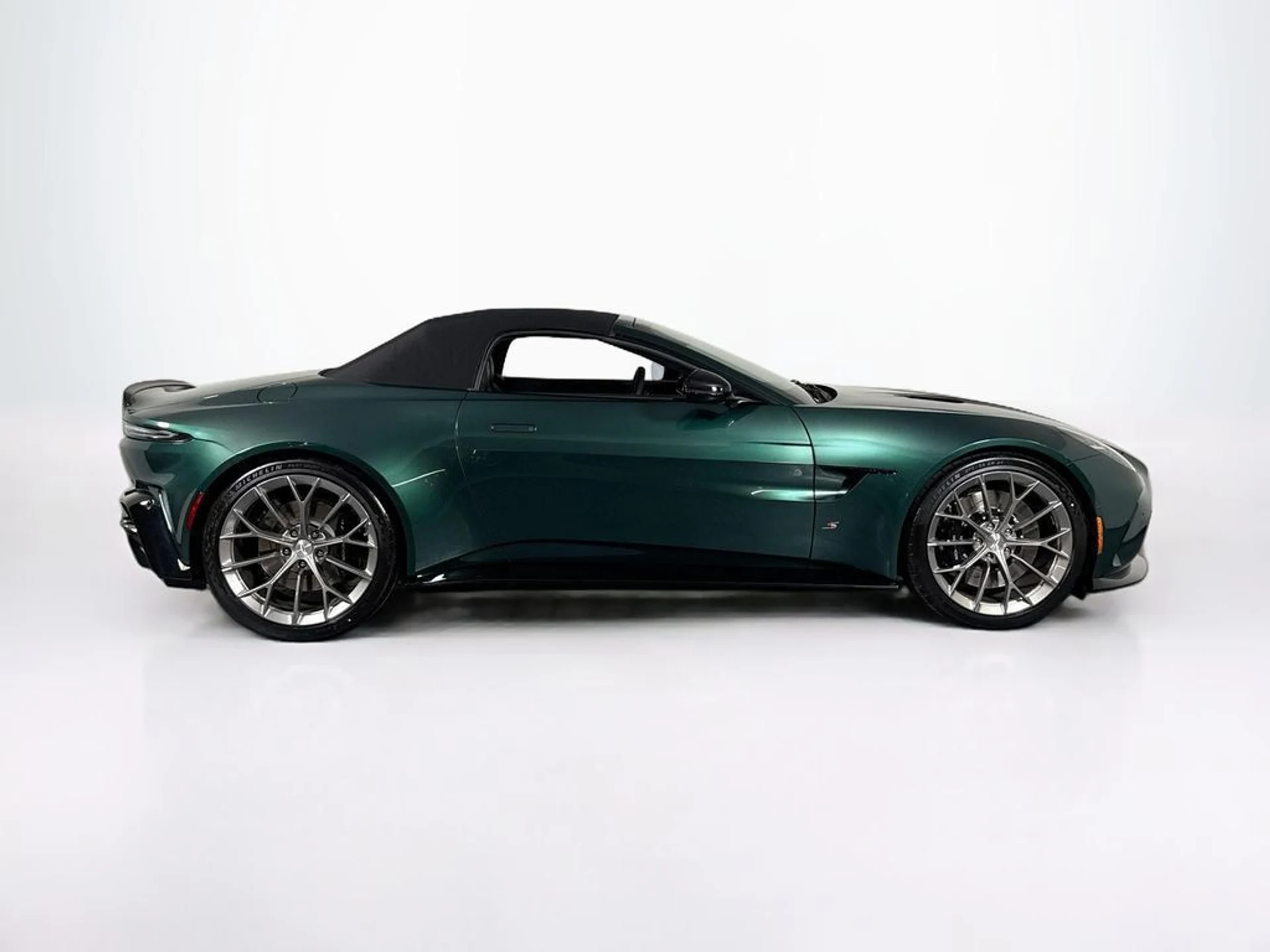 mph005_2171227790_new_2026_aston_martin_vantage_sroadster_11350_23064994_6_1024_00c910be11