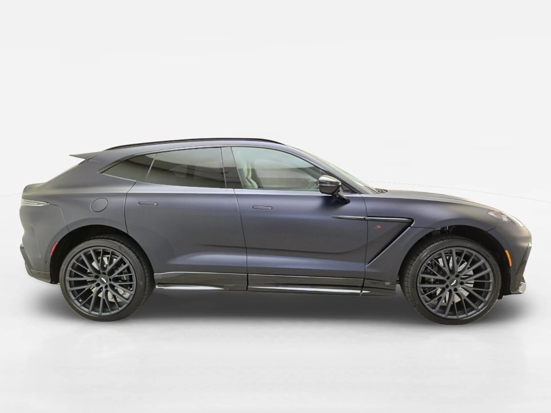 mph005_2174877074_New_2026_Aston_Martin_DBX_S_1780118640_12e08d88e3
