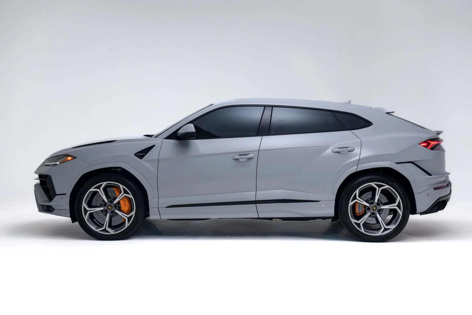 mph005_2176859089_Used_2024_Lamborghini_Urus_S_1777580732_439ac89c67
