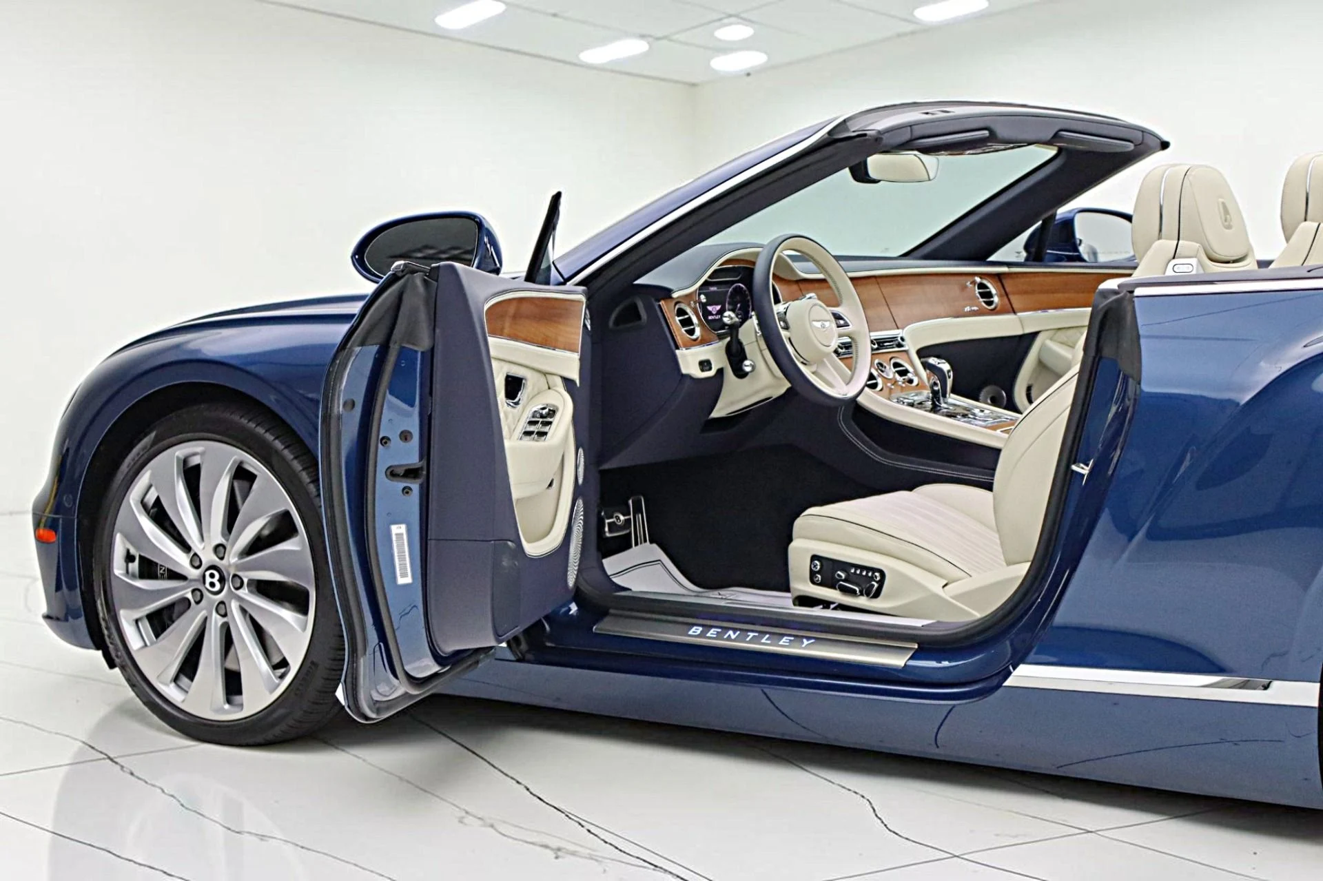 mph005_2177799559_Used_2024_Bentley_Continental_GTC_Azure_V8_LEASE_OPTIONS_AVAILABLE_c292004c09