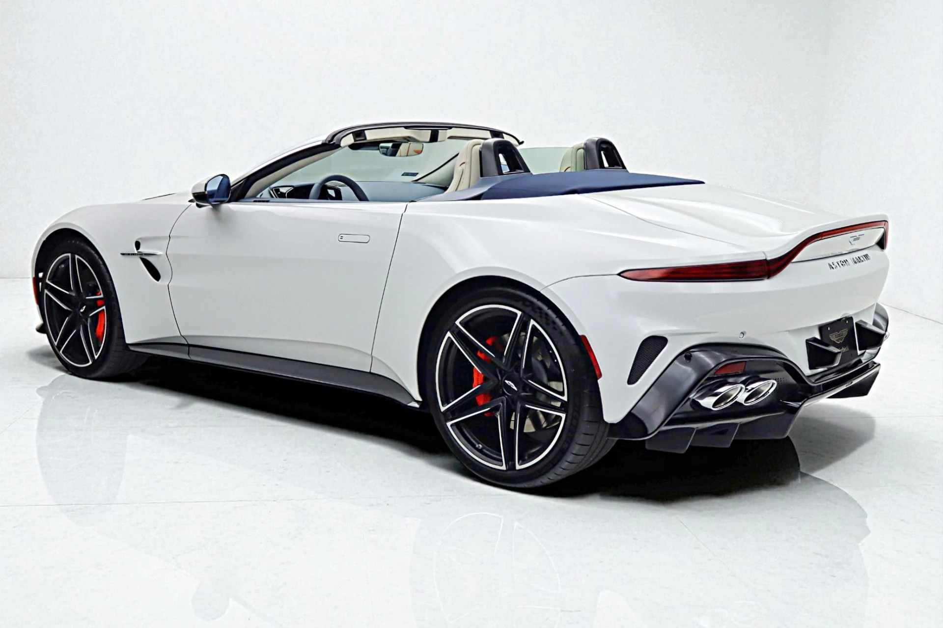 mph005_2181610753_New_2026_Aston_Martin_Vantage_Roadster_75b69be417