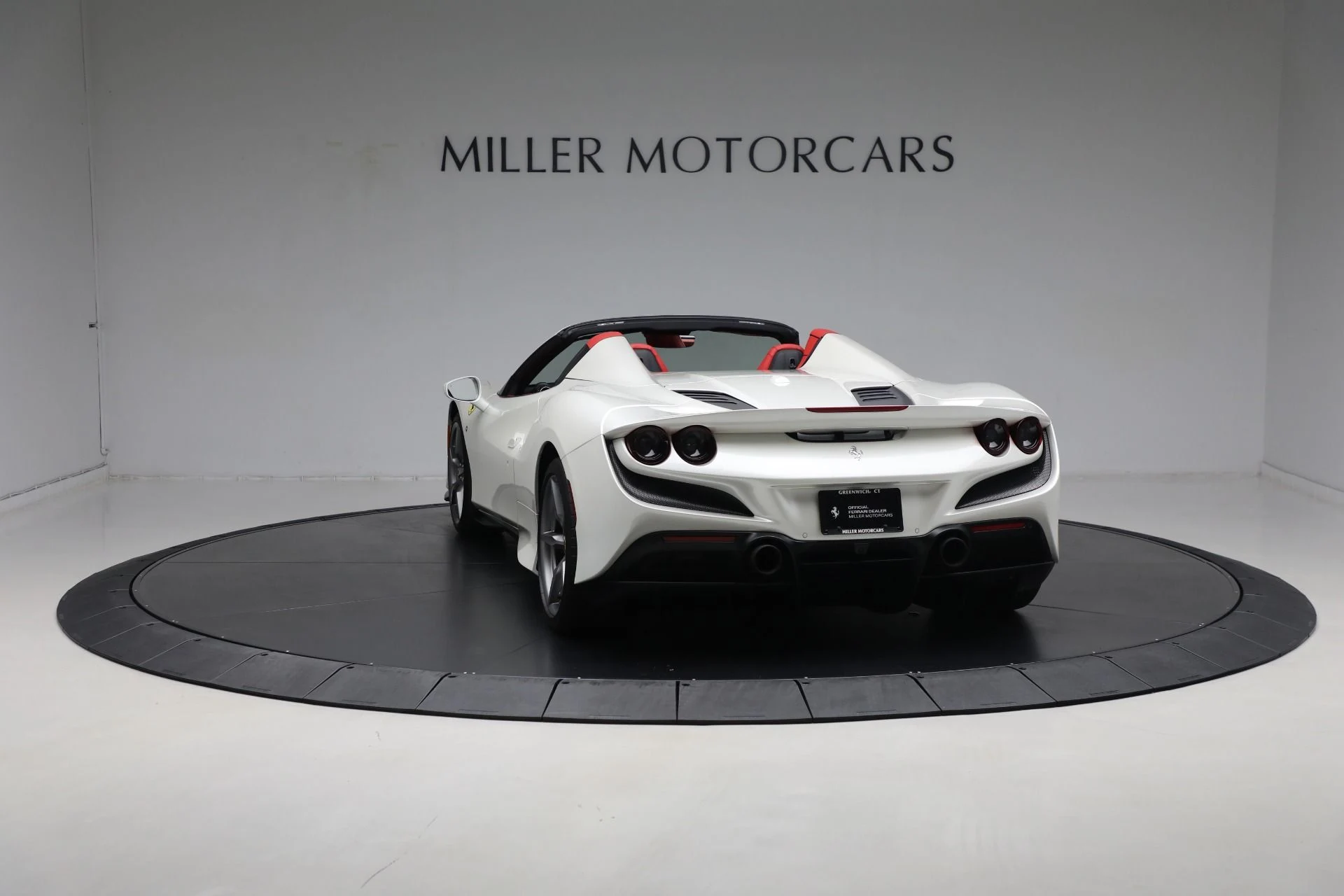 mph005_2194965984_Used_2023_Ferrari_F8_Spider_1729612725_1bbeae9a95