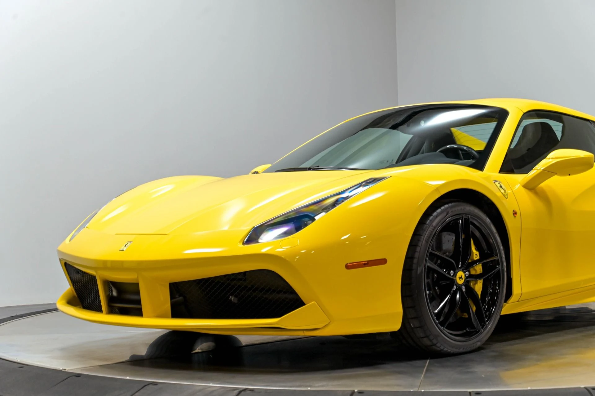 mph005_2205800850_Used_2017_Ferrari_488_Spider_1782250763_61a8185775