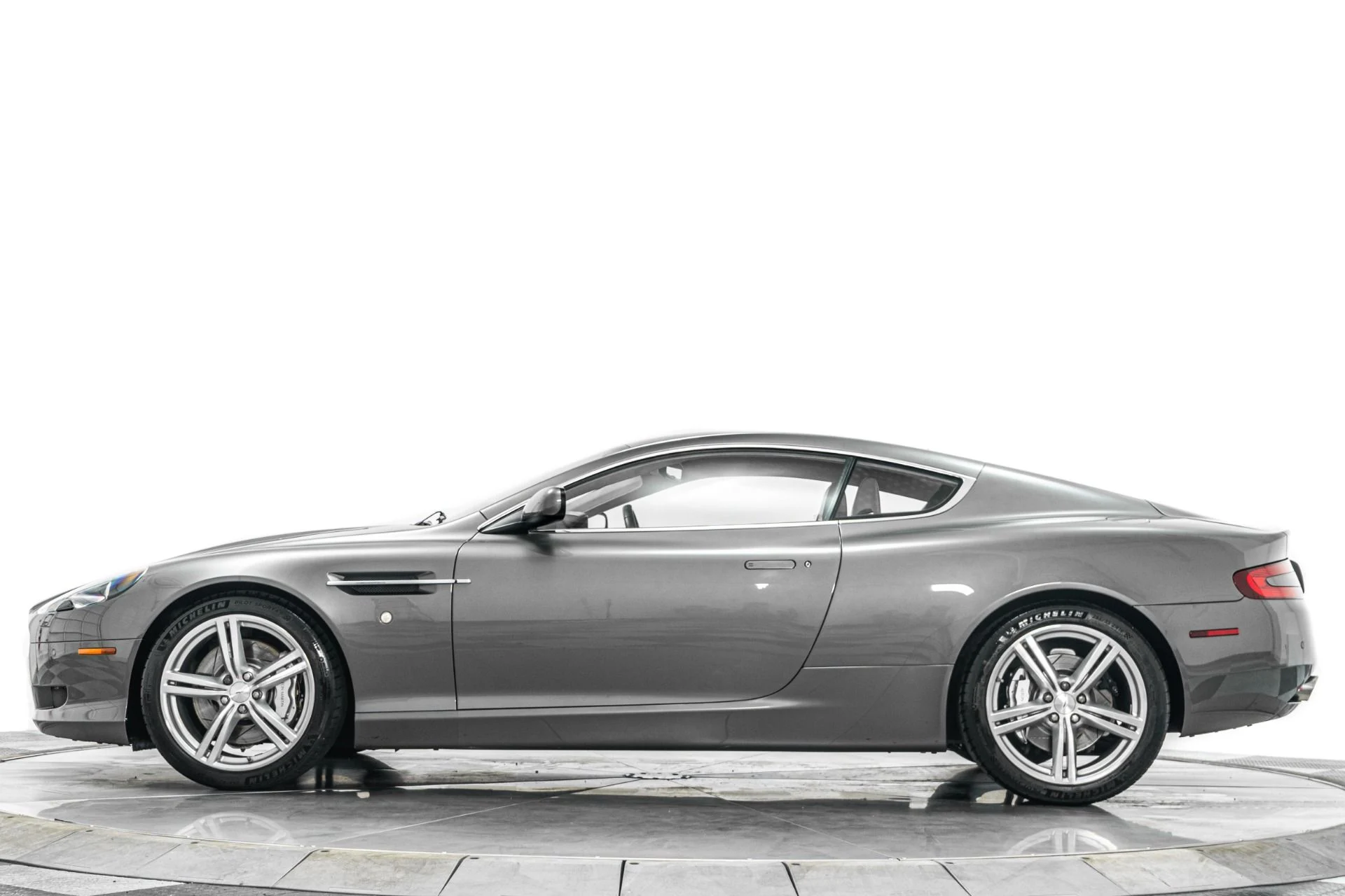 mph005_2206955341_Used_2007_Aston_Martin_DB_9_V12_Power_Classic_Lines_1782333379_736459e648