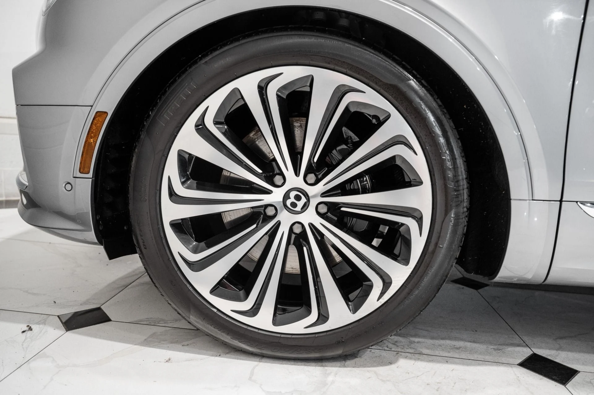 mph005_221113128_Used_2022_Bentley_Bentayga_V8_1792247814_11346dc284