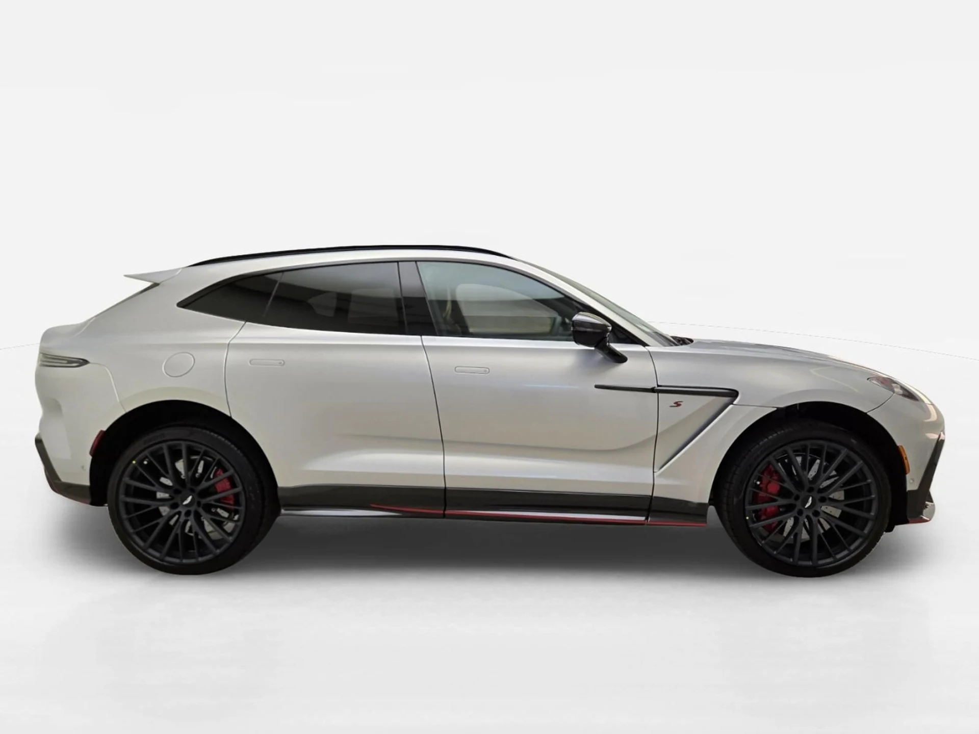 mph005_2218517905_New_2026_Aston_Martin_DBX_S_1780637067_94c572a86b