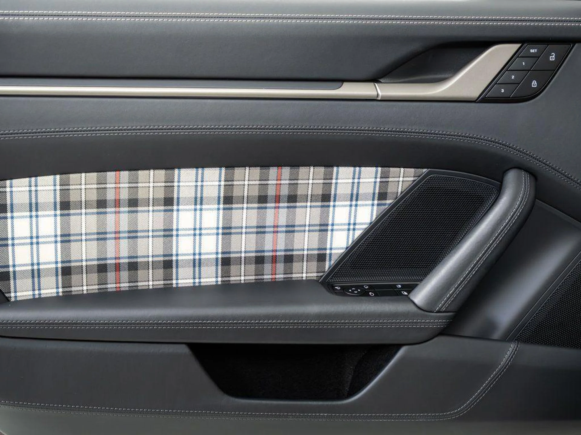 mph005_2232417460_DOEQVL_8fe2_R_Mc_Tj_Gx7_C_Clt4n2_J8_6b1193e772