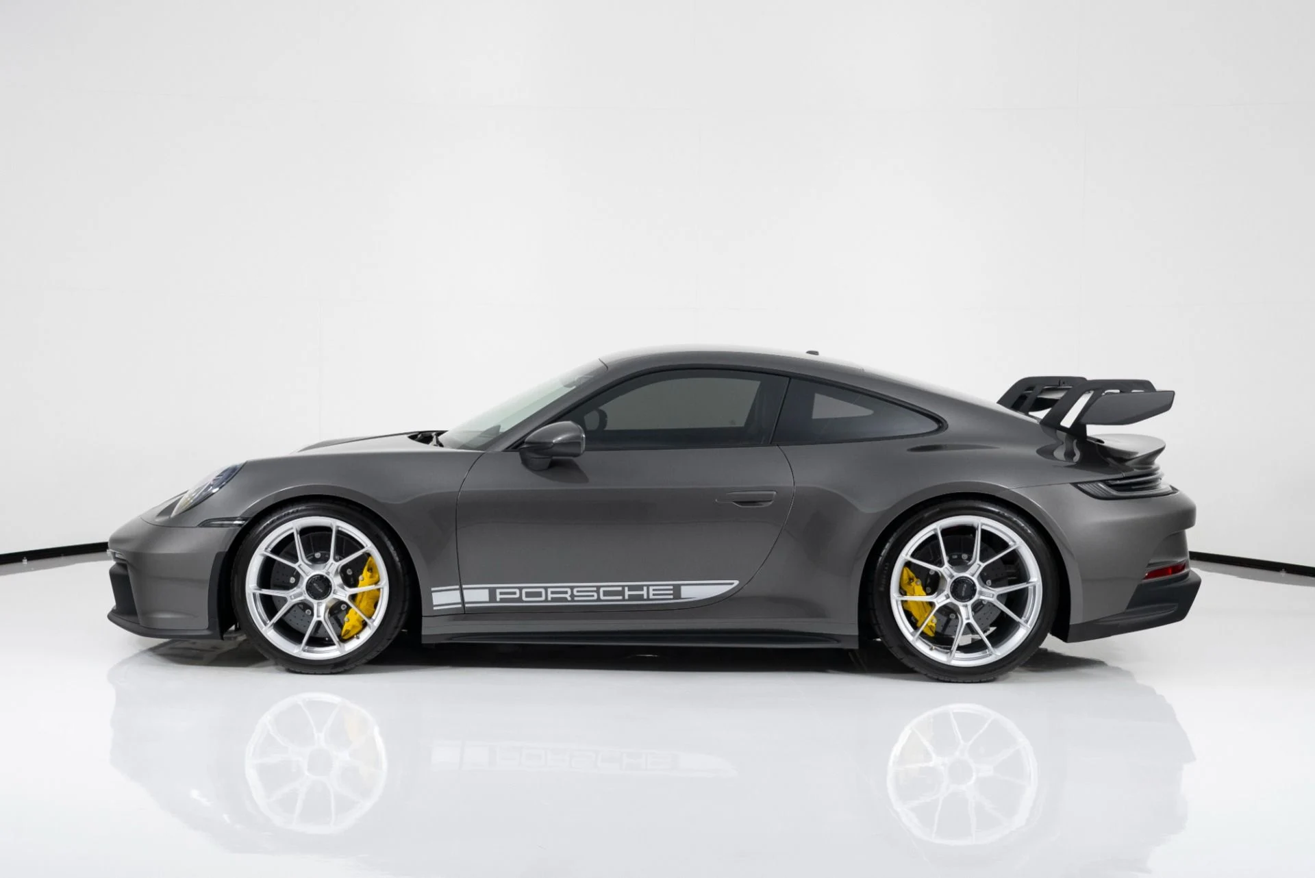 mph005_2240193465_Used_2024_Porsche_911_GT_3_1756329471_914d83e6c5