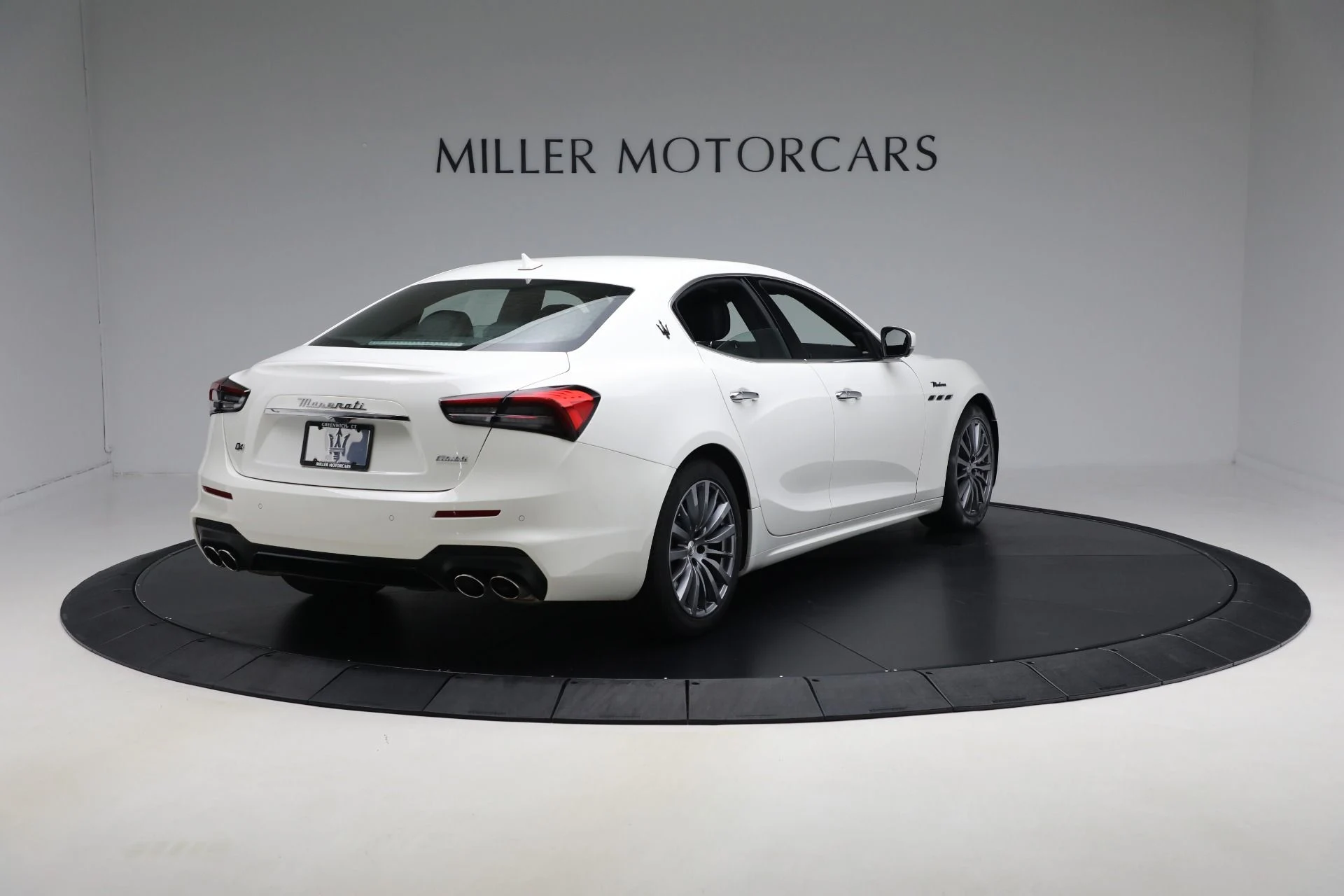 mph005_2243325537_Used_2022_Maserati_Ghibli_Modena_Q4_2db83ee9c7