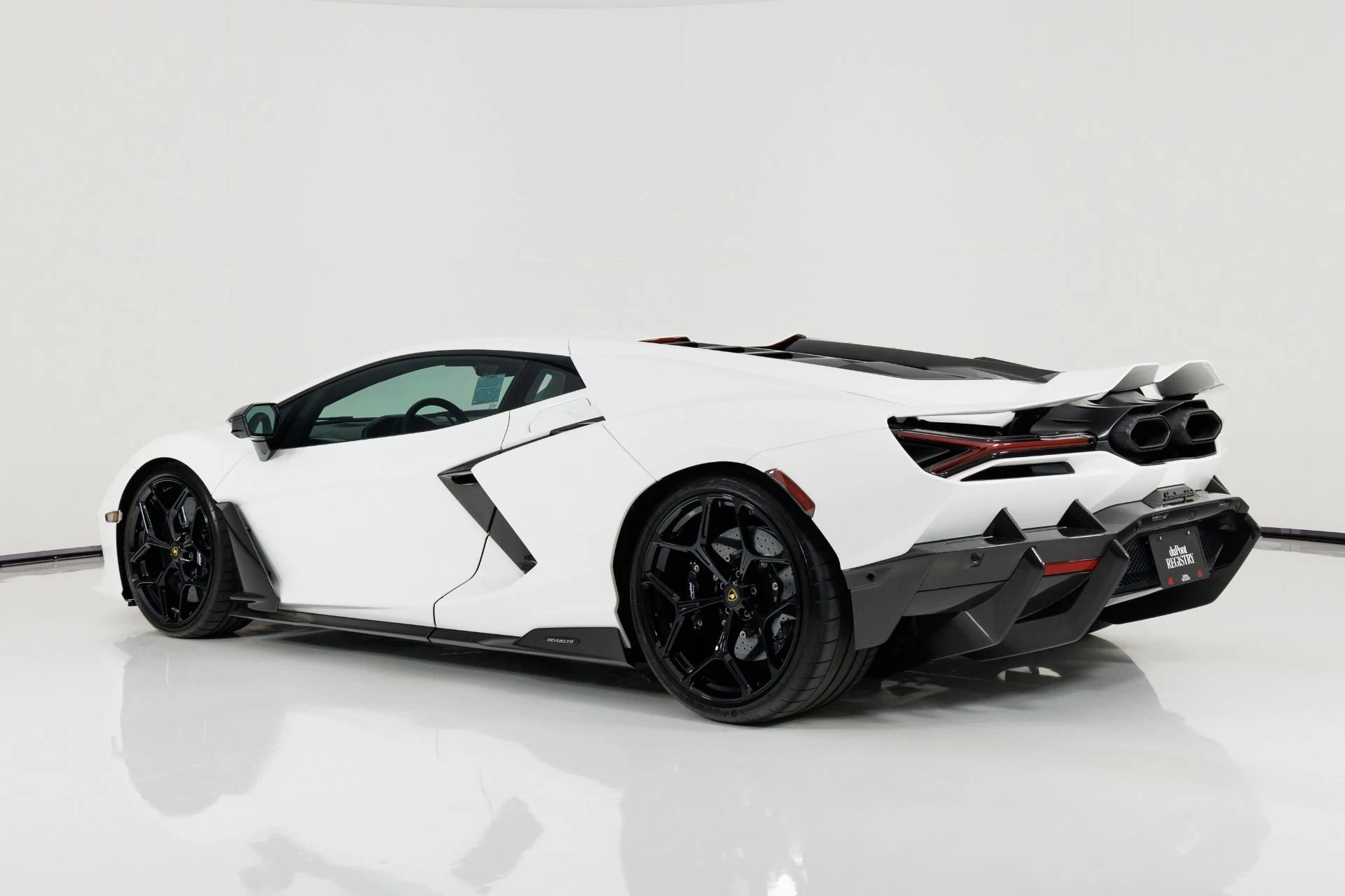 mph005_2244043530_Used_2024_Lamborghini_Revuelto_1786042558_2c8a7ff293