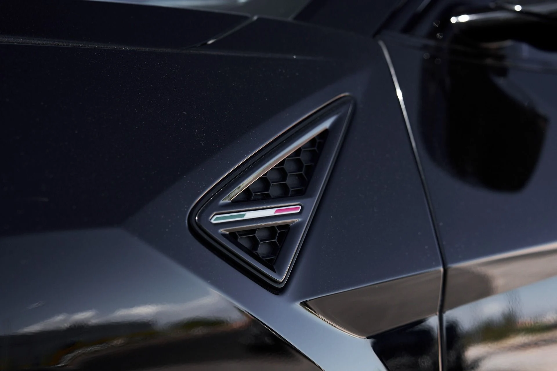 mph005_2250179169_Used_2021_Lamborghini_Urus_Base_1759523167_7f361913c9