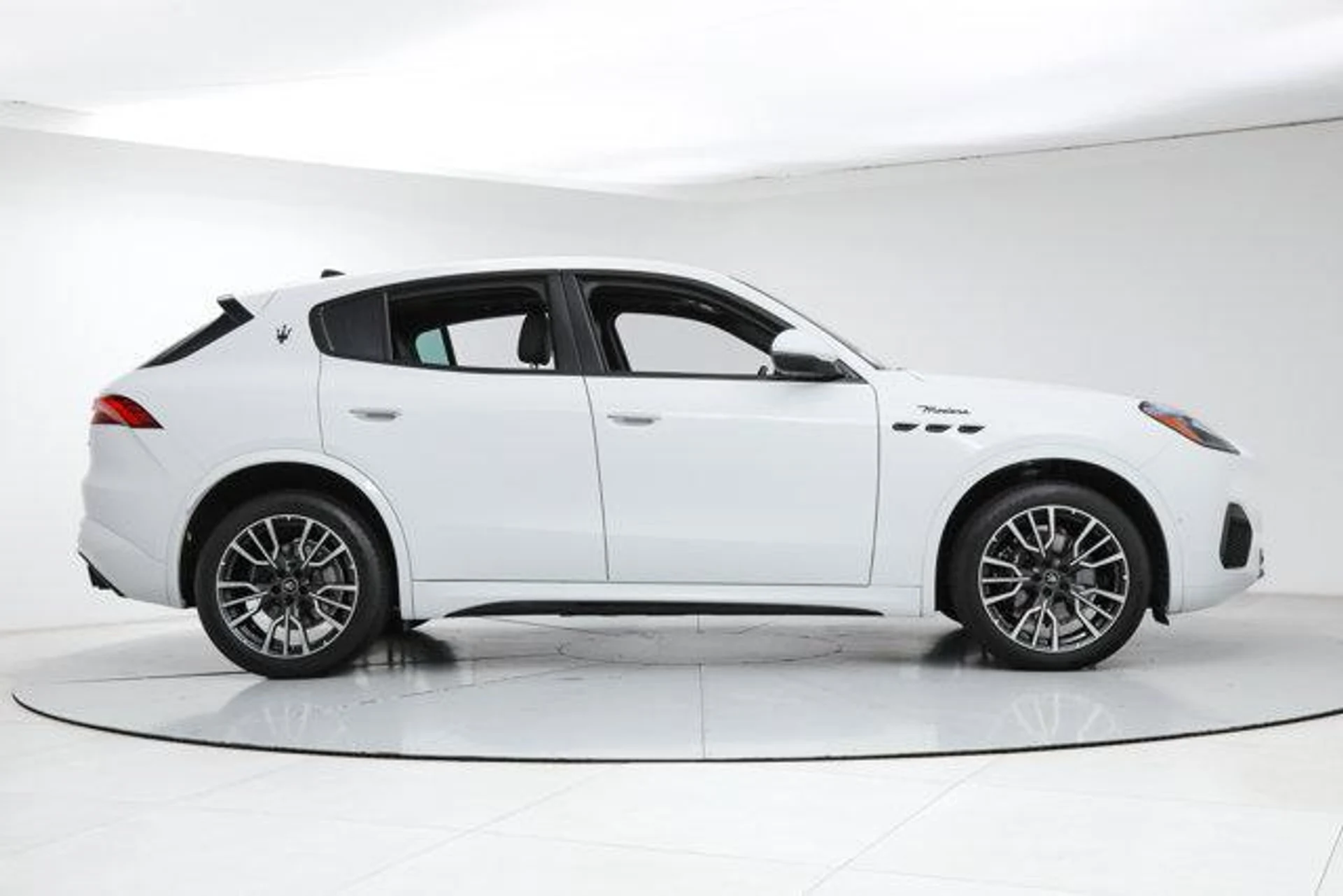 mph005_2251895917_EY_9p_Gk1_Ap_O_Og4_Vc_BYK_Vasu7_T_If_I_6454447b6a