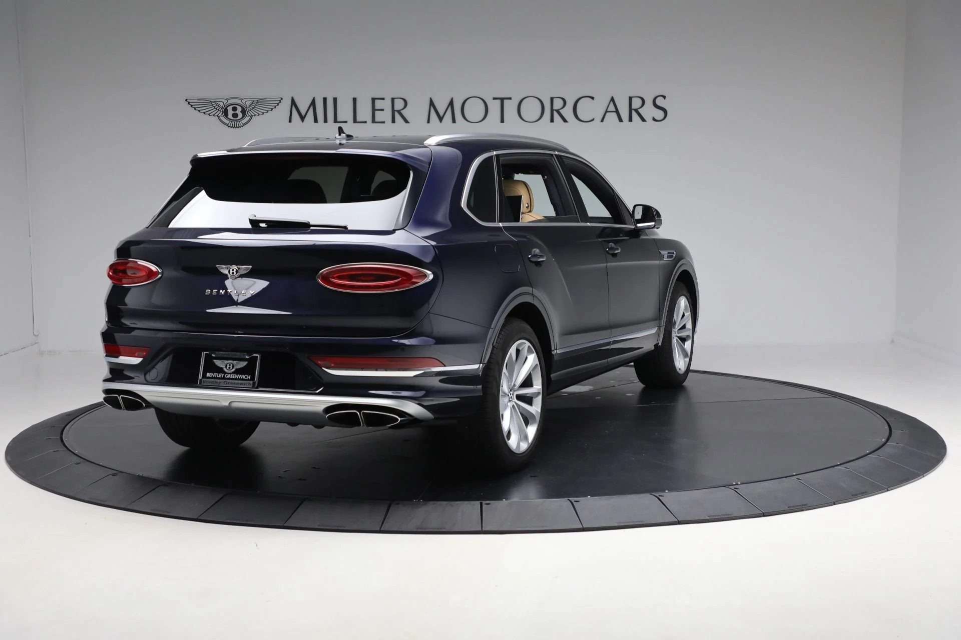mph005_2256782677_Used_2024_Bentley_Bentayga_EWB_V8_8cc651e919
