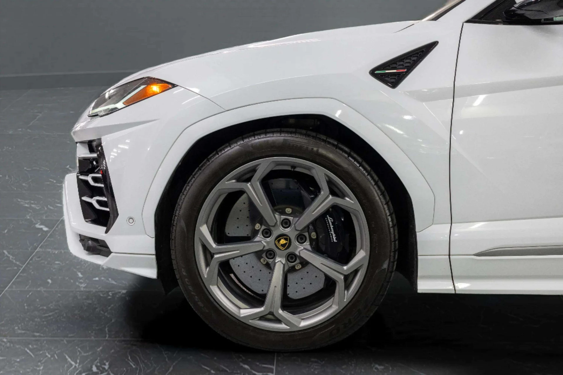mph005_2259964992_30a38b4f_41fb_435a_8843_2574940ab26a_202120_Lamborghini20_Urus2028_ZPBCA_1_ZL_3_MLA_1510329_6_0d50d25928