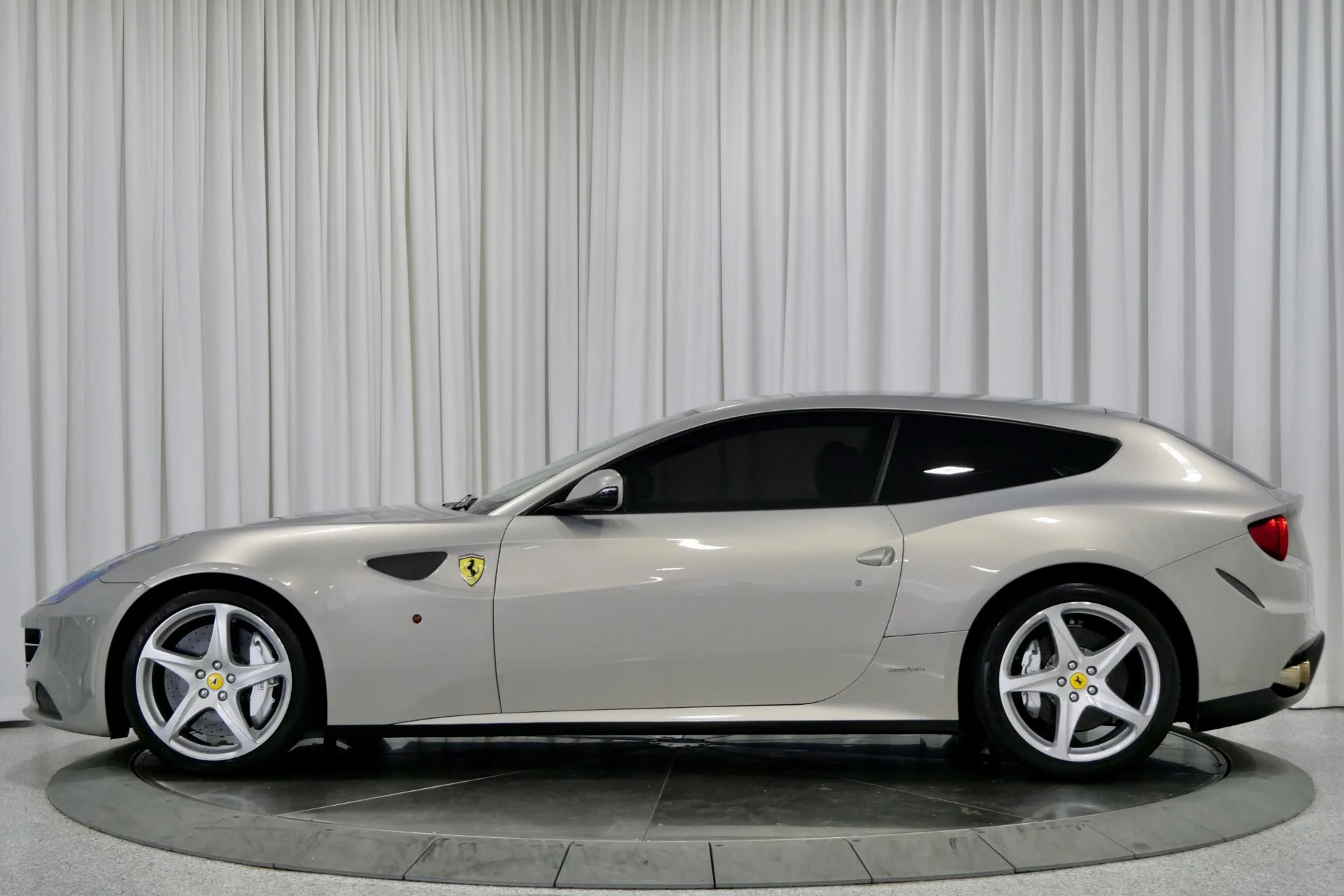 mph005_2263844660_Used_2012_Ferrari_FF_UAE_Edition_1762196572_d3b64cd880