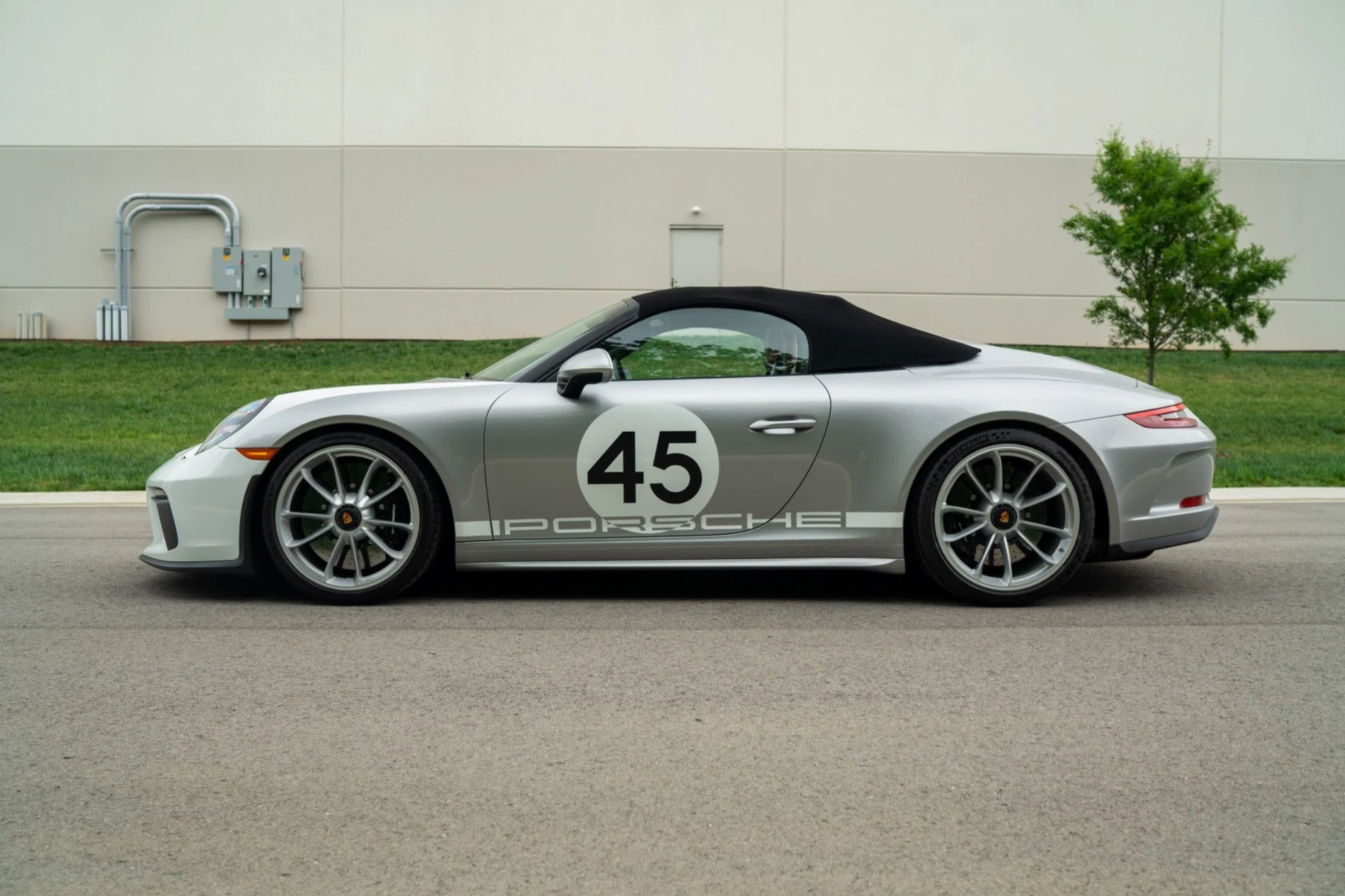 mph005_2270022043_Used_2019_Porsche_911_Speedster_1781559719_90bbc50158