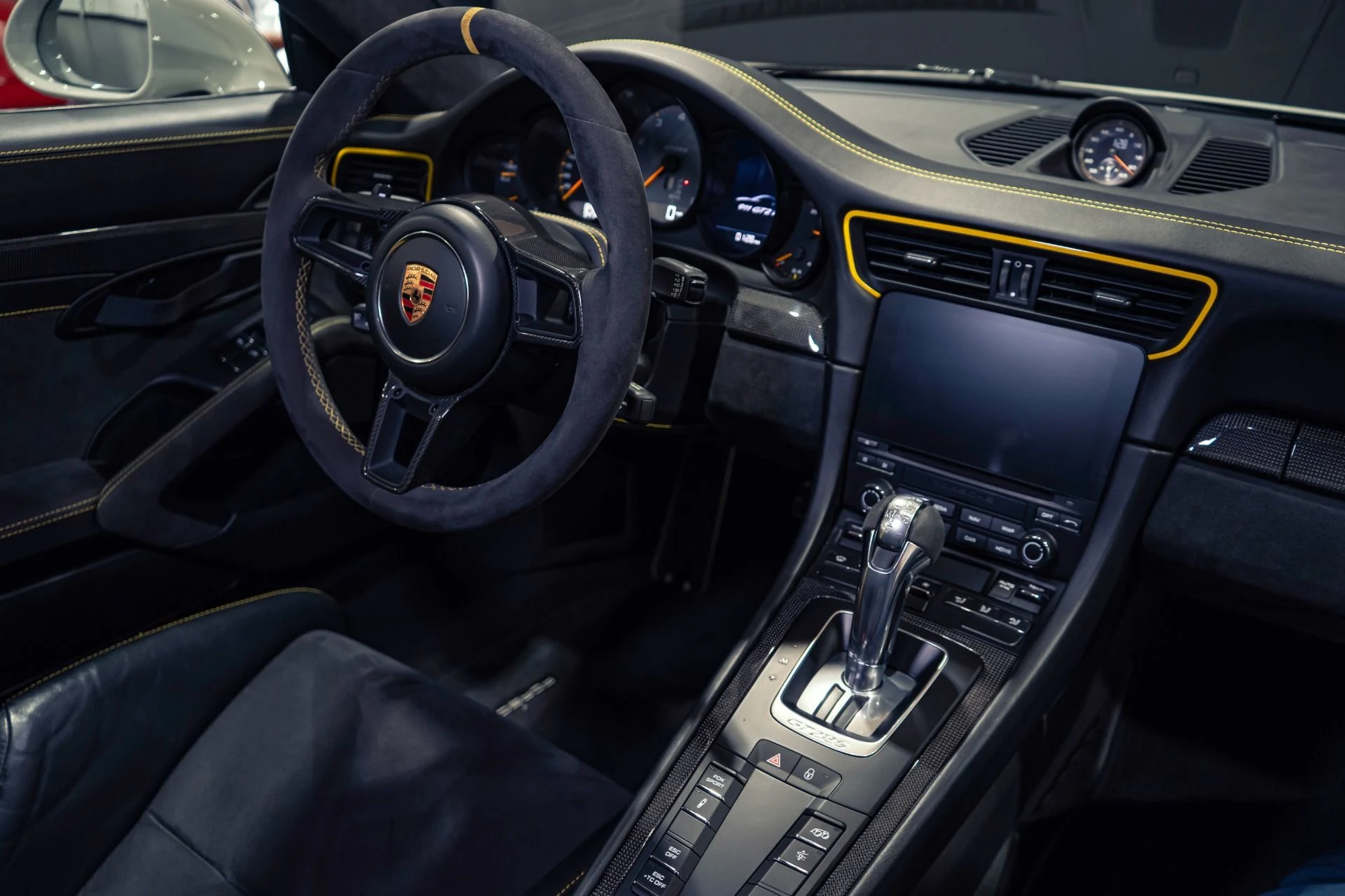 mph005_2271515032_Used_2018_Porsche_911_GT_2_RS_1774897030_5ae4155b5b