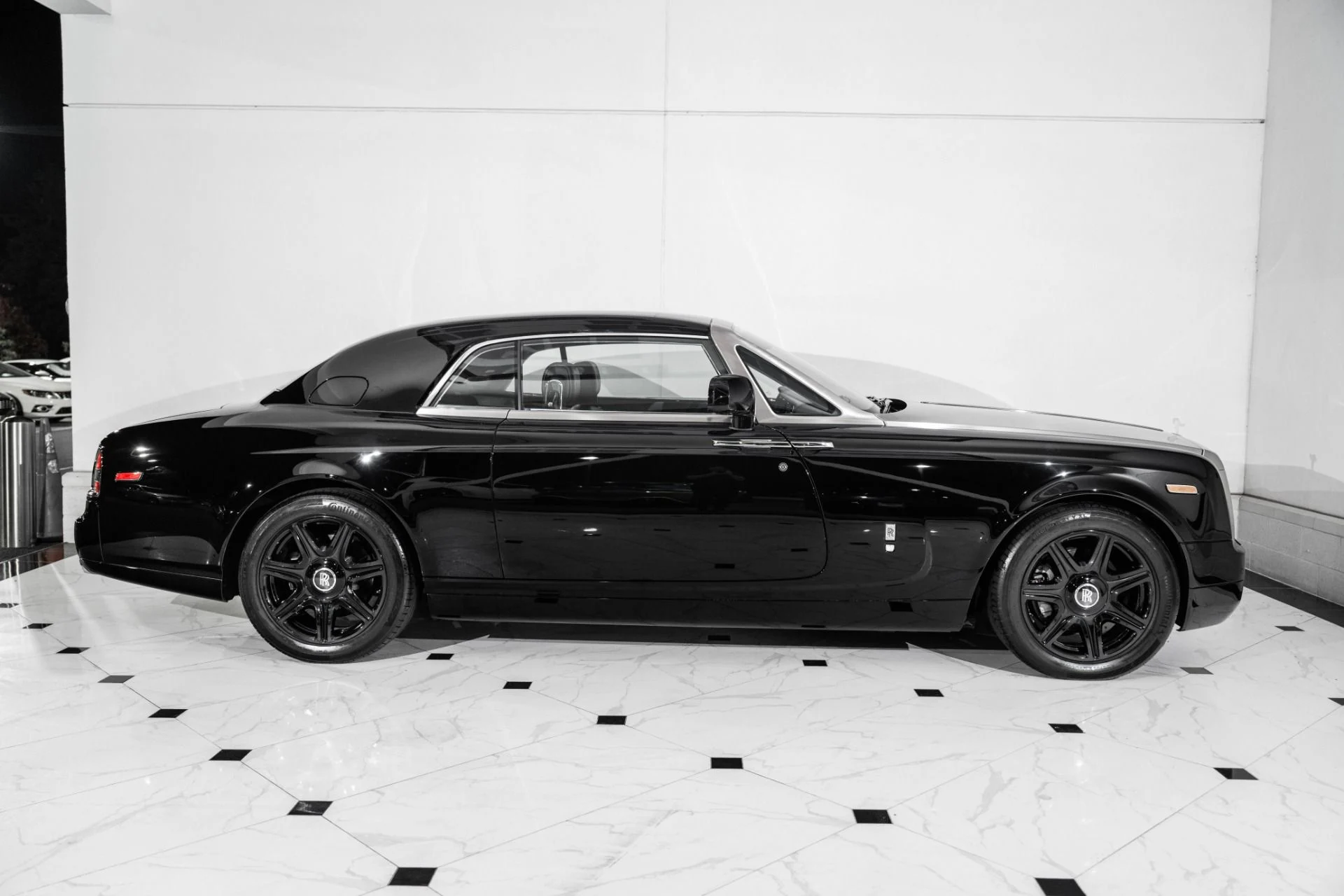 mph005_2283214443_Used_2010_Rolls_Royce_Phantom_Coupe_1760972669_32767f2a78