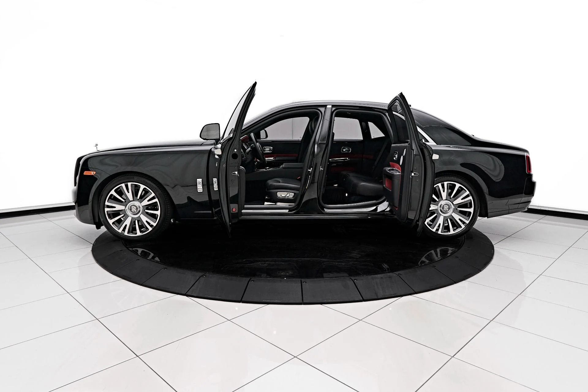 mph005_2292636895_Used_2019_Rolls_Royce_Ghost_Base_1713298106_63f6ebb85c
