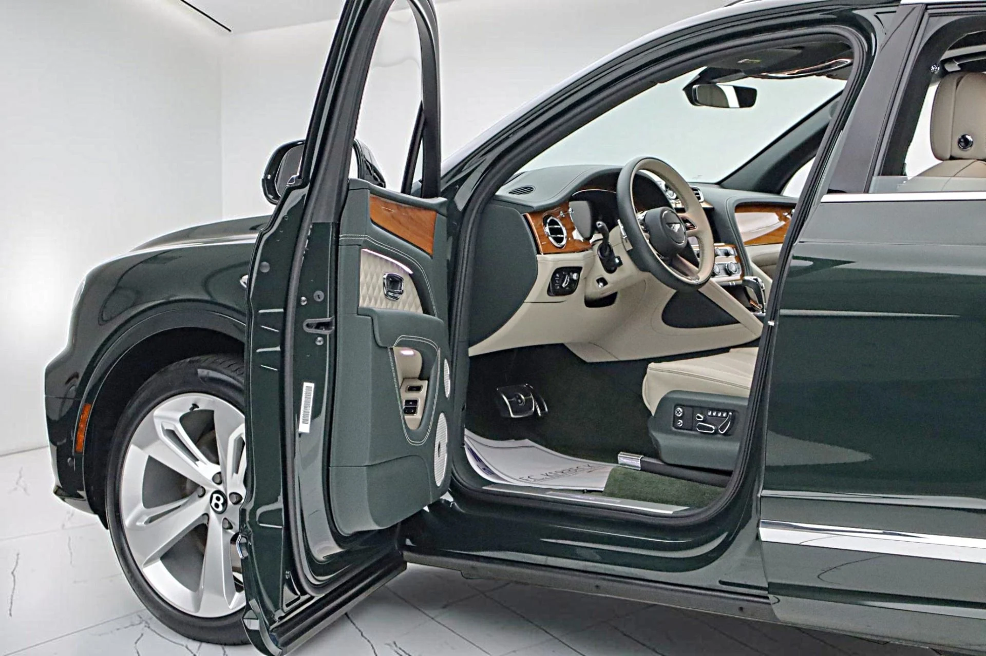 mph005_2292837394_Used_2023_Bentley_Bentayga_Azure_V8_725a7cbb43