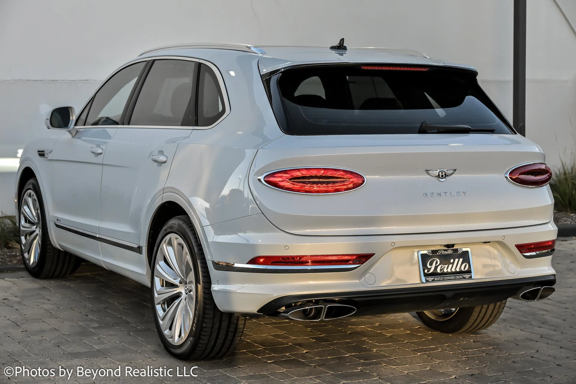 mph005_2293000193_Used_2024_Bentley_Bentayga_Azure_1762420079_2bad35d6f7