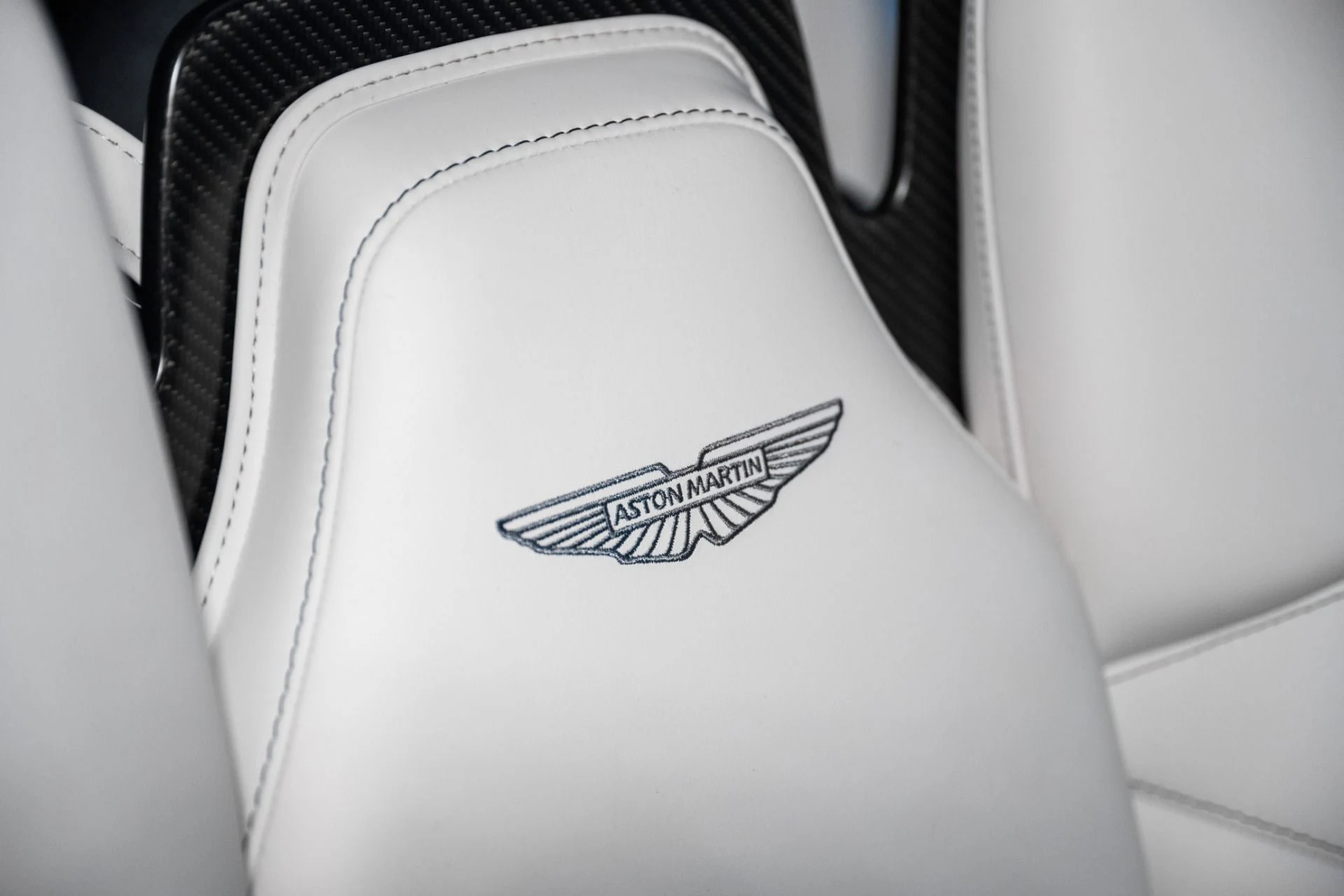 mph005_2302171025_Used_2025_Aston_Martin_Vantage_Coupe_1741617065_eb413268b1