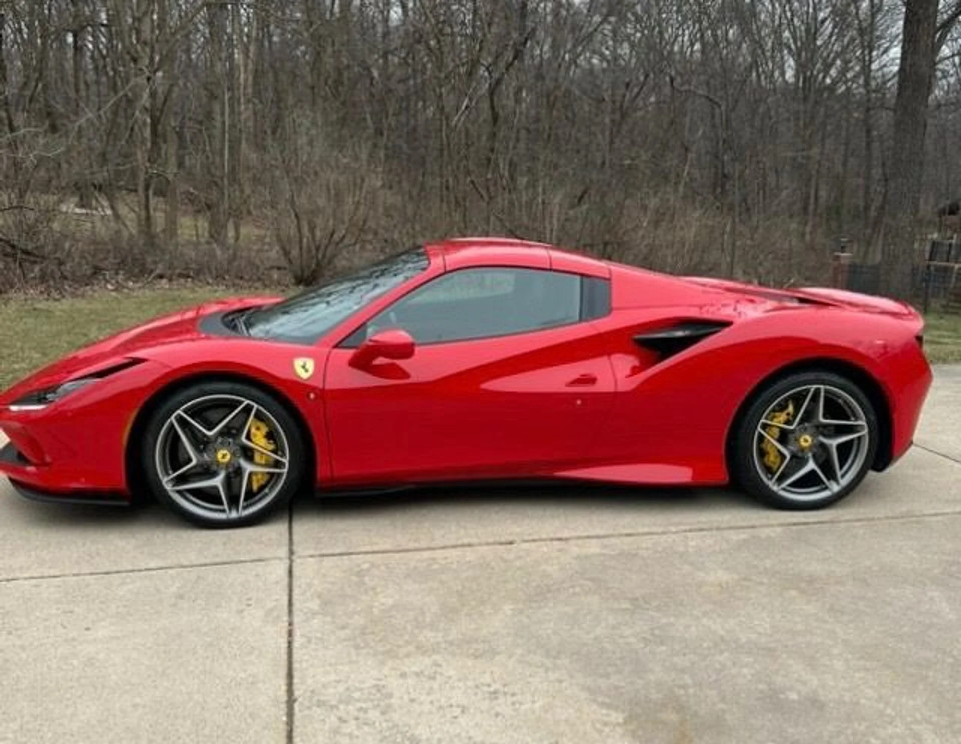 mph005_2314376570_Used_2022_Ferrari_F8_Spider_1742079135_2a97d50219