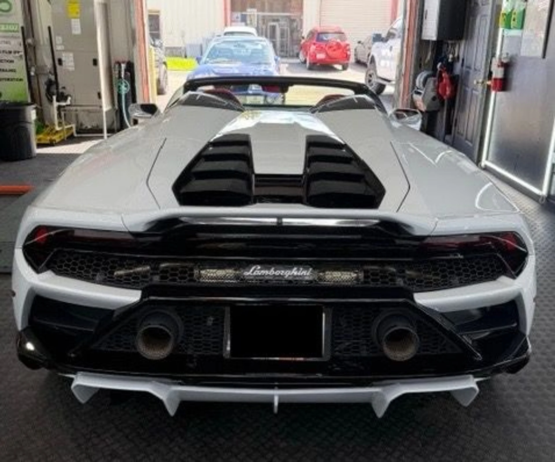 mph005_2320046736_Used_2022_Lamborghini_Huracan_EVO_Spyder_1762276823_9061b9a140