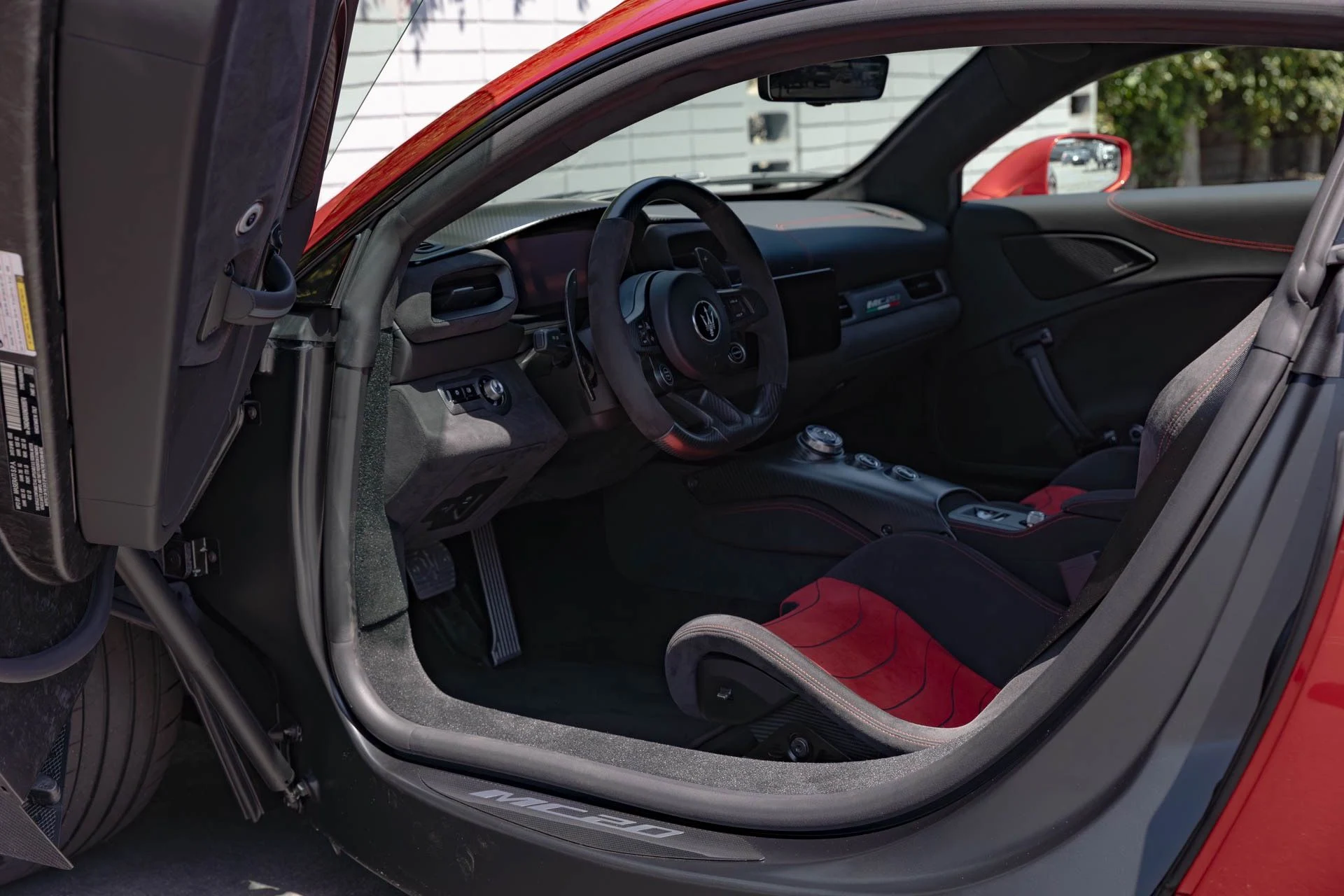 mph005_2320696222_Used_2022_Maserati_MC_20_1747769257_1a2f55a6de