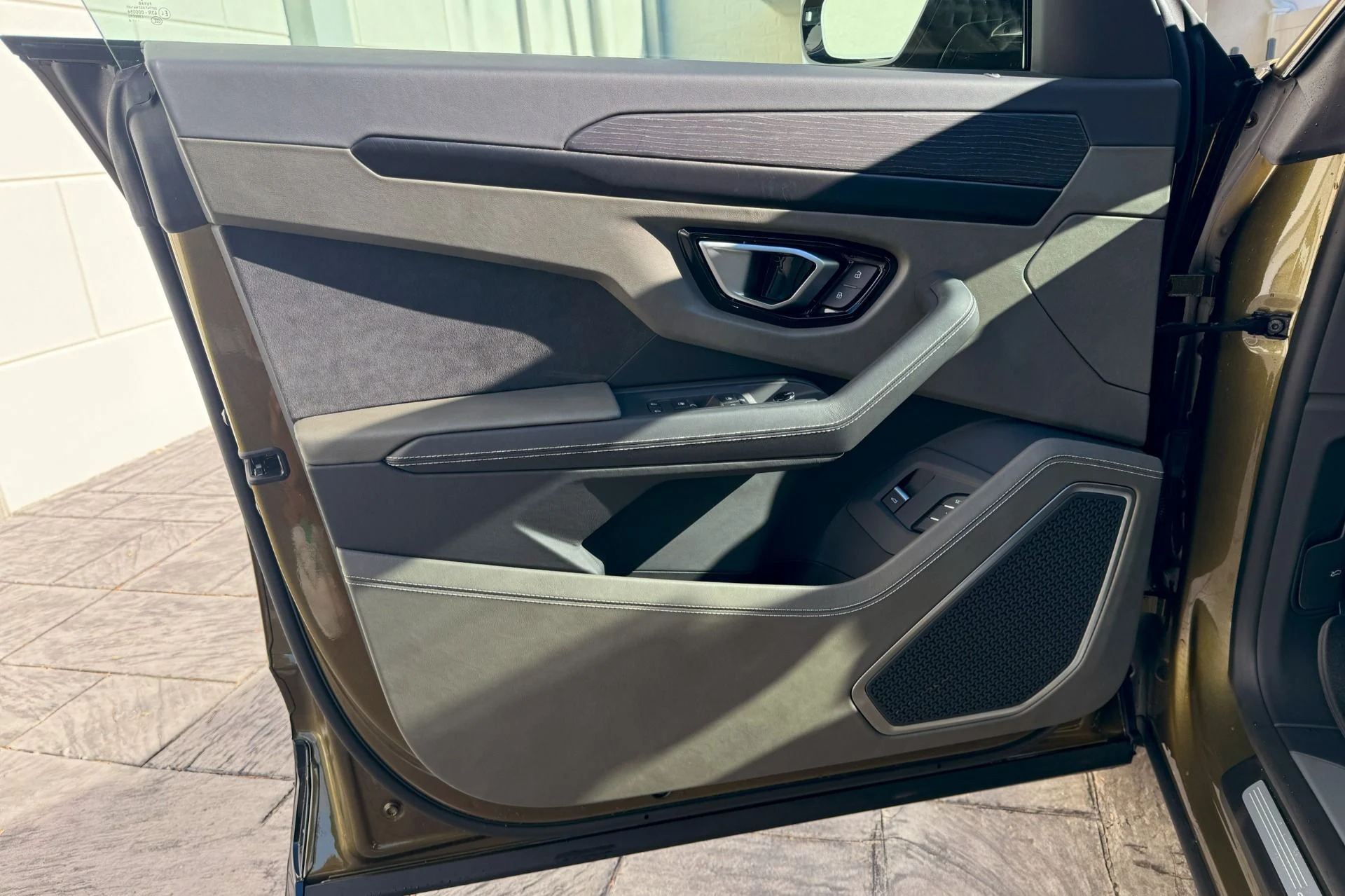 mph005_2325906313_Used_2024_Lamborghini_Urus_S_1738172756_f8dc611045