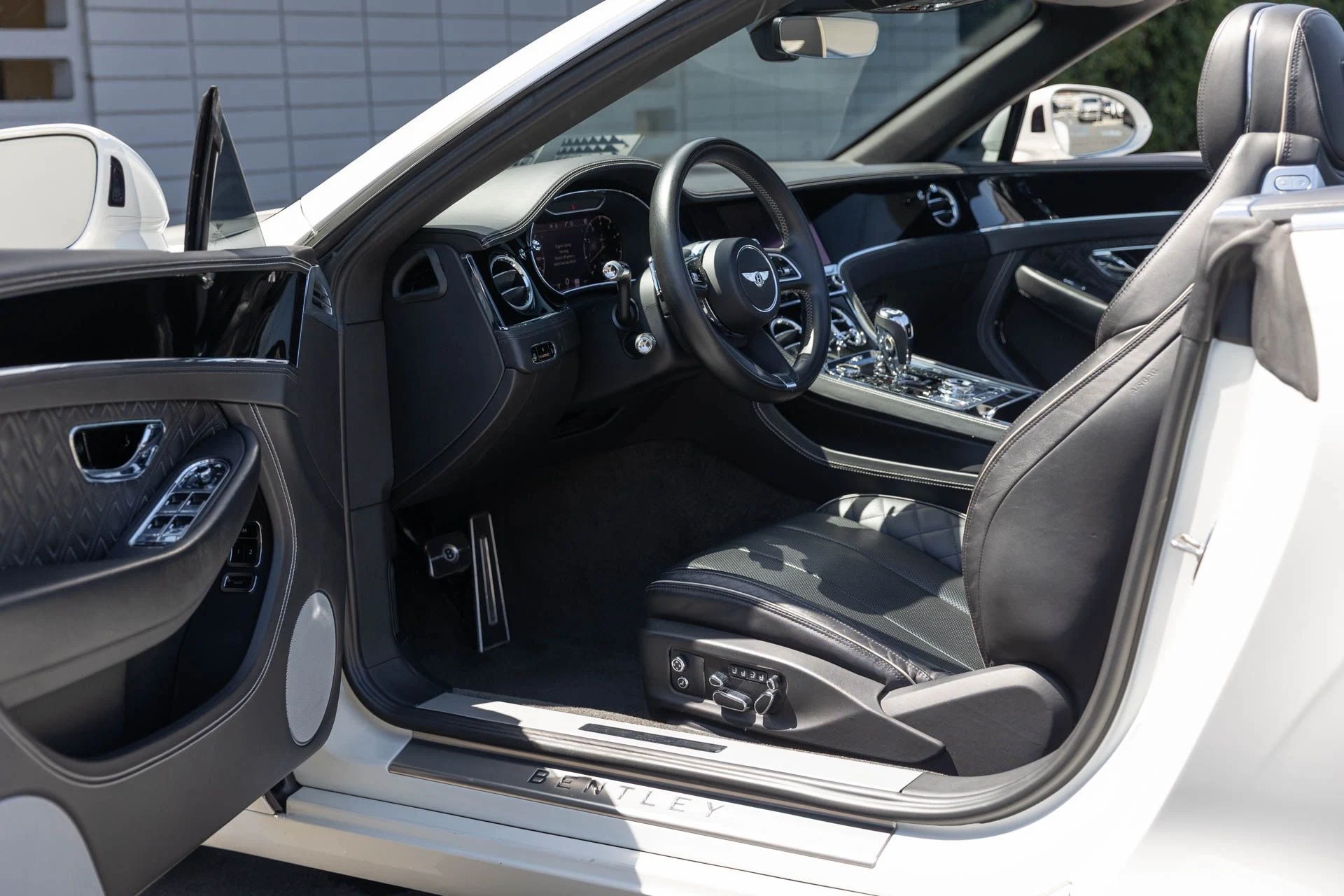 mph005_23269360_Used_2021_Bentley_Continental_GTC_V8_1747957226_44e7d36830