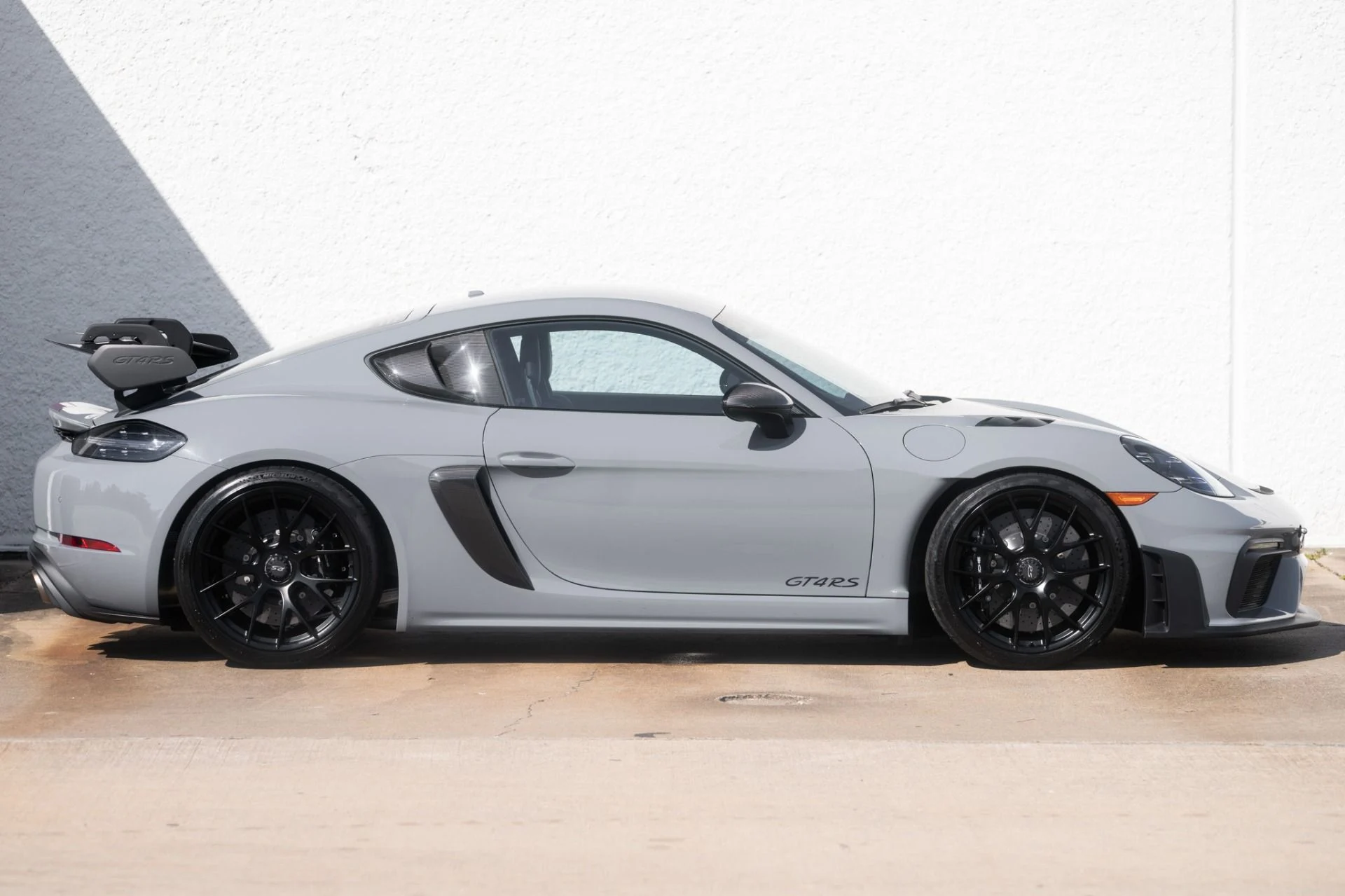 mph005_2327734244_Used_2024_Porsche_718_Cayman_GT_4_RS_Weissach_1759510962_d617e8aed0