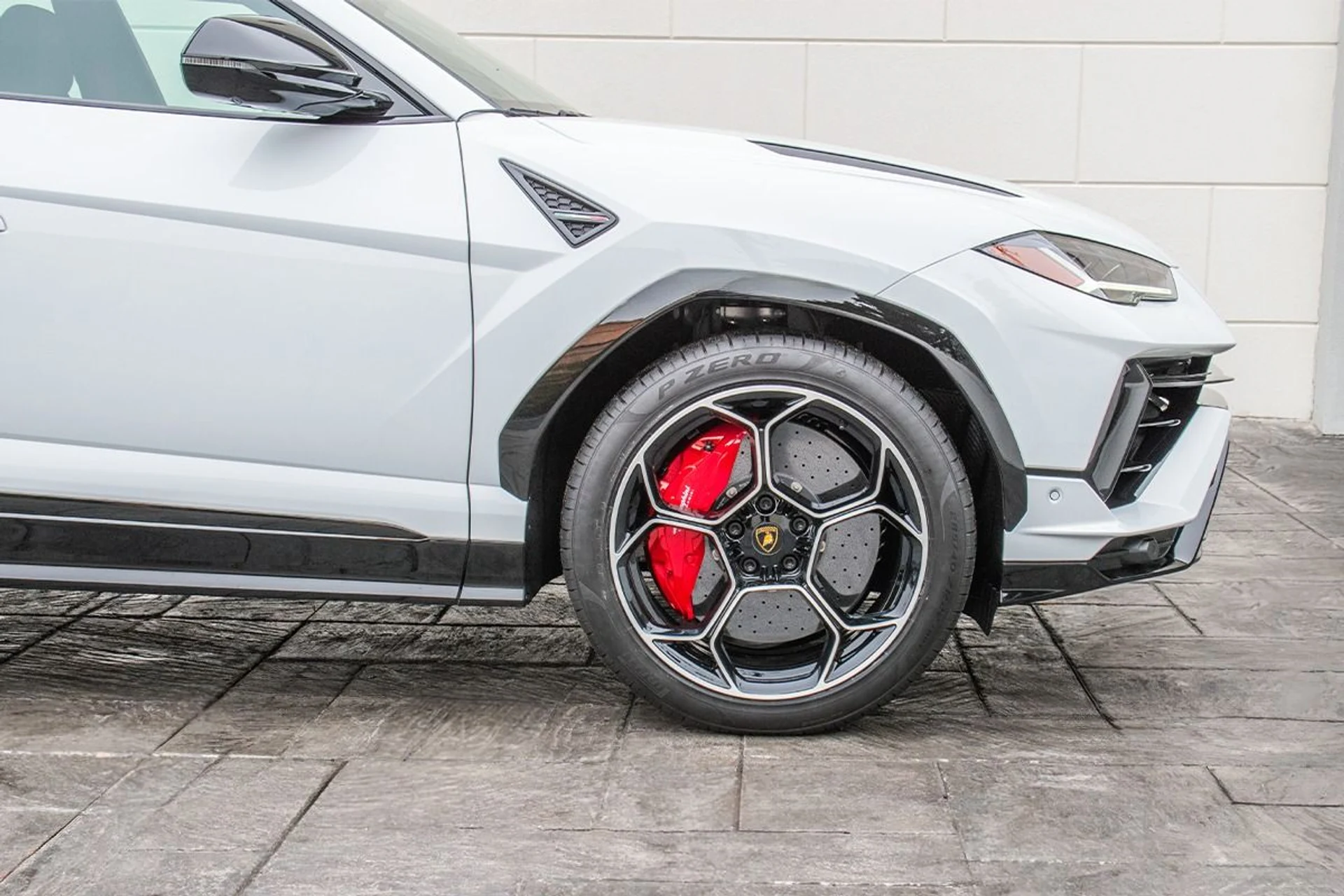 mph005_2335959249_Used_2024_Lamborghini_Urus_S_1736004526_f53da0b41a