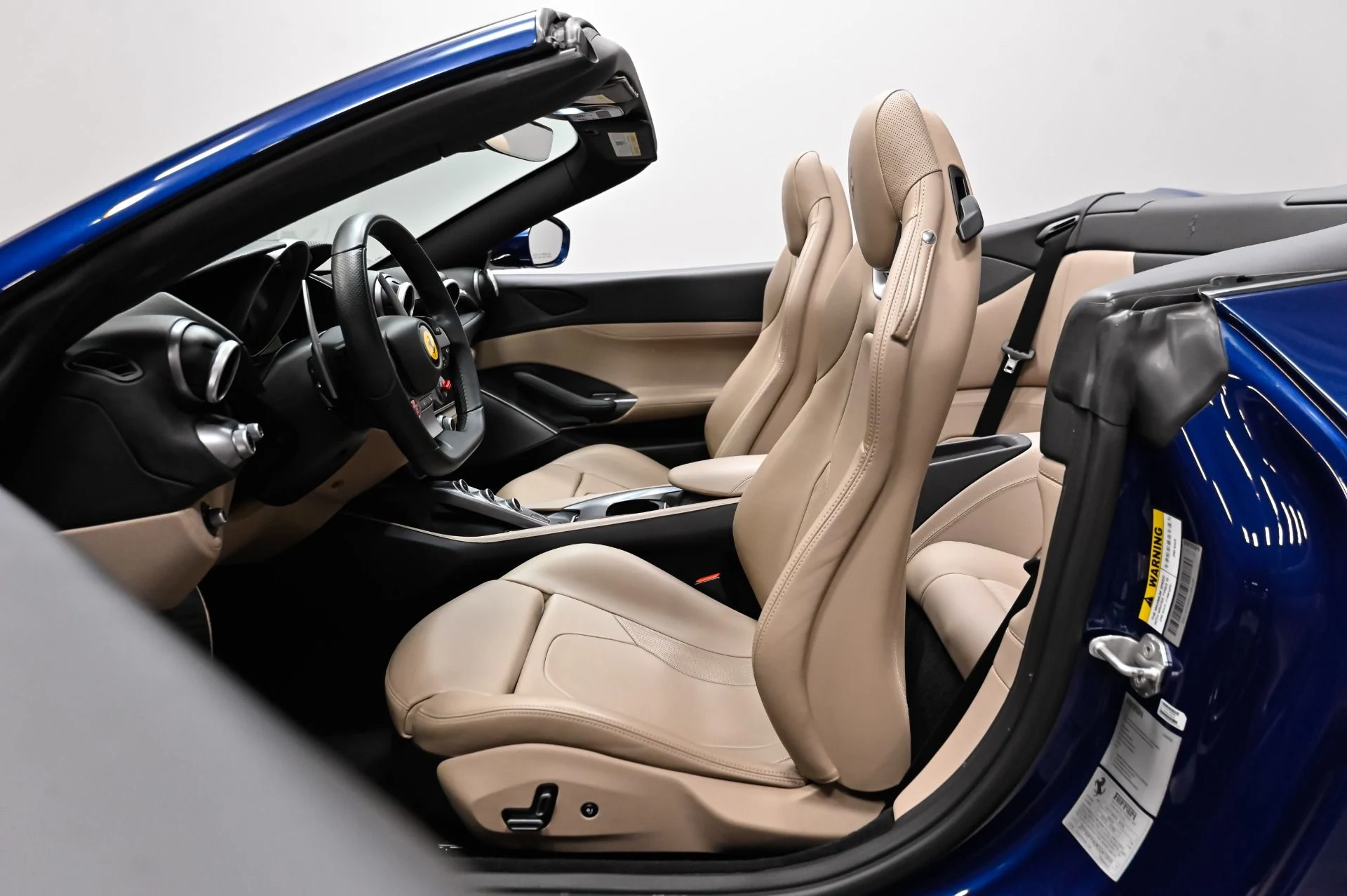mph005_2337616107_Used_2019_Ferrari_Portofino_Base_1790278406_b00bc7ce3a