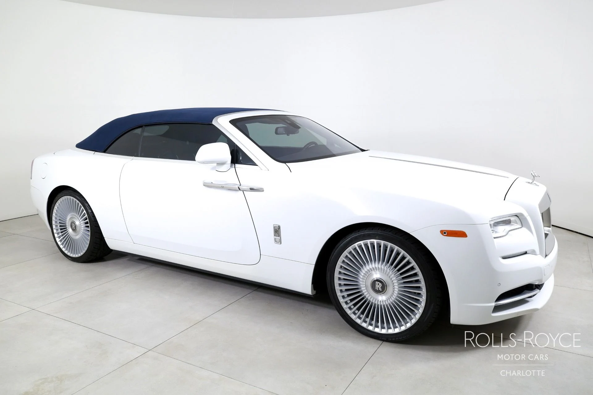 mph005_2337973538_Used_2018_Rolls_Royce_Dawn_1750953521_b67c4a55f6
