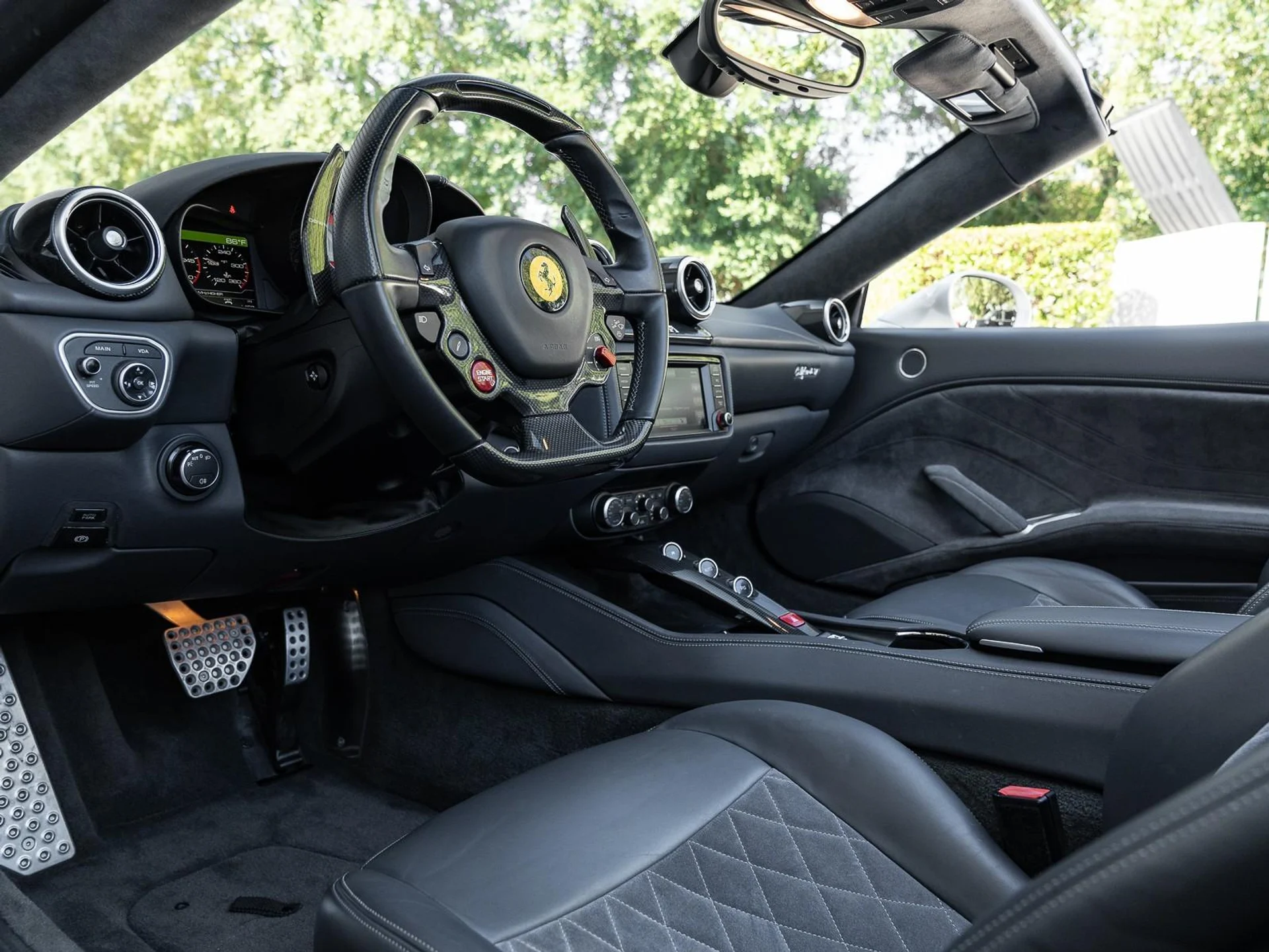 mph005_2338260200_Used_2015_Ferrari_California_T_1758132585_a05742bff7