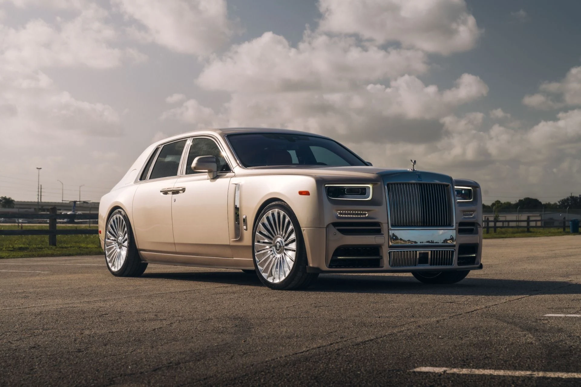 mph005_2340258145_Used_2019_Rolls_Royce_Phantom_FULL_MANSORY_BUILD_525600_MSRP_White_Sands_Paint_w_Starlight_Warranty_1753731338_39a9f07ea2