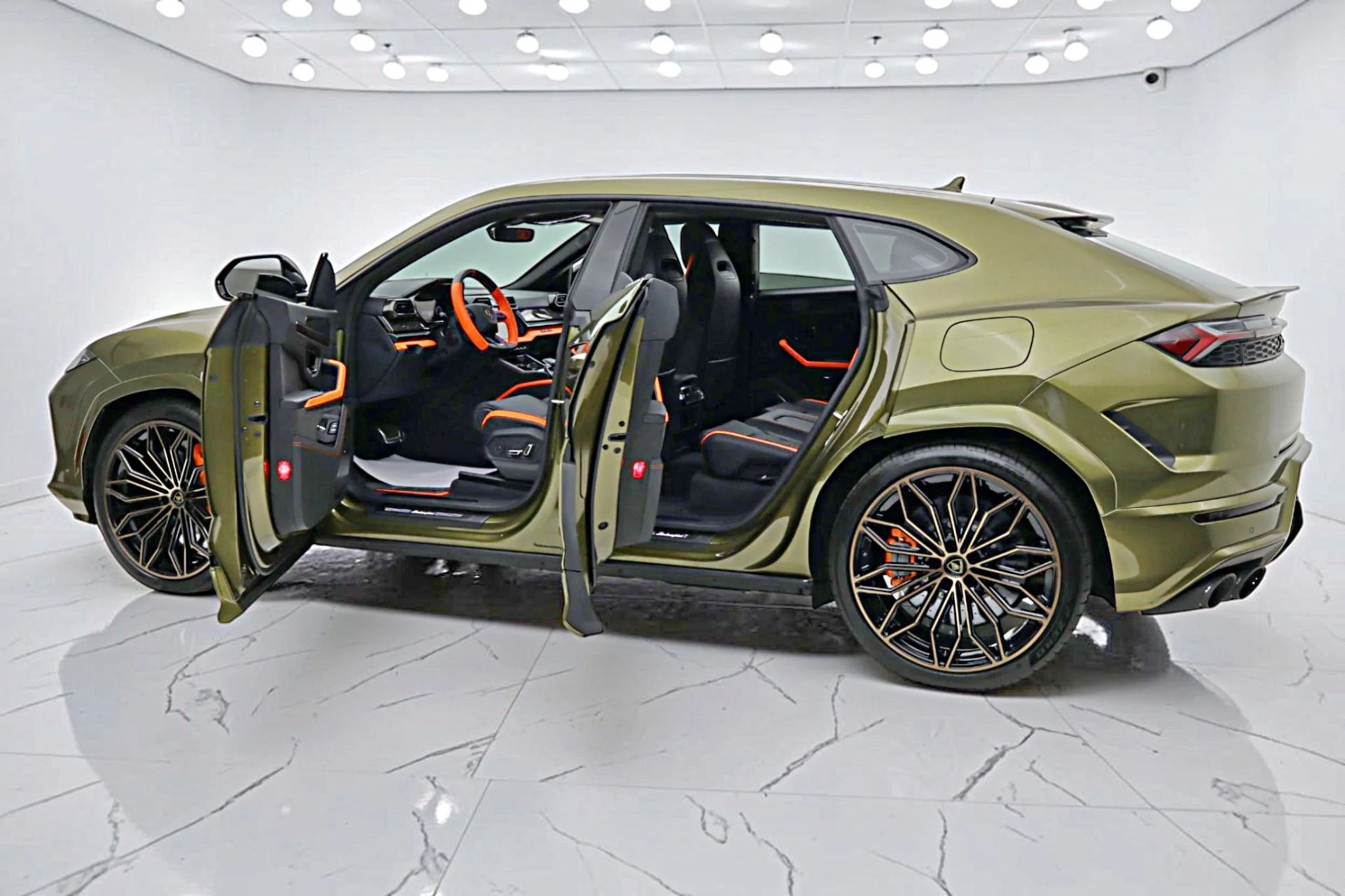 mph005_2349922714_Used_2026_Lamborghini_Urus_SE_8c3b723bec