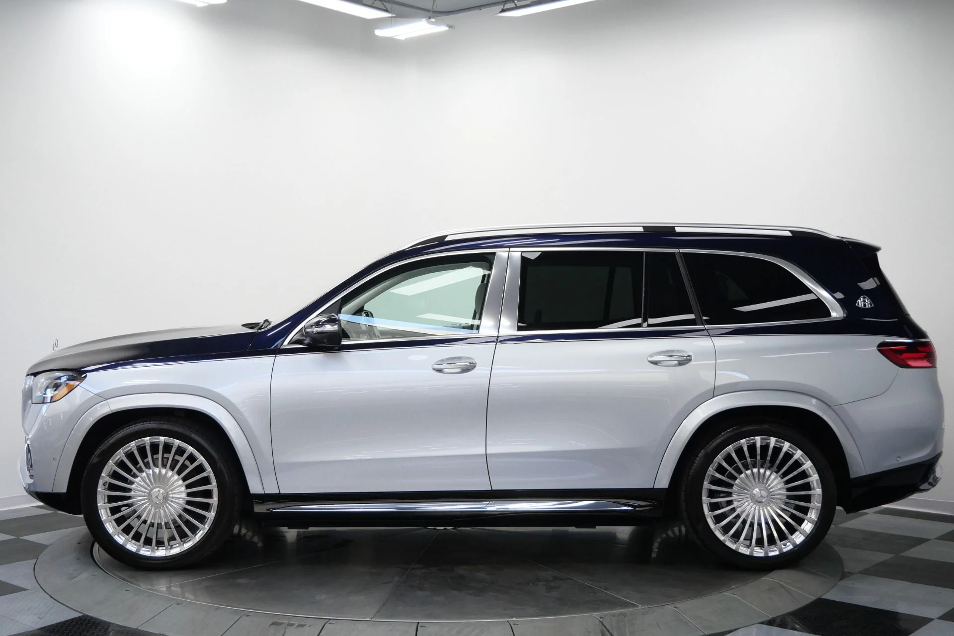 mph005_2351370866_Used_2024_Mercedes_Benz_Maybach_GLS_600_4_MATIC_Factory_Two_Tone_paint_Polished_Wheels_Loaded_1774374618_cfc04df66f