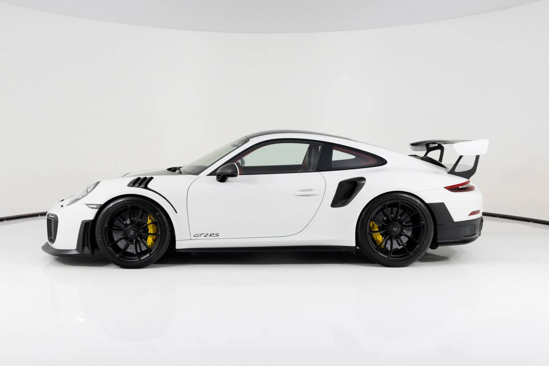 mph005_2358163496_Used_2018_Porsche_911_GT_2_RS_1763501267_05964929db
