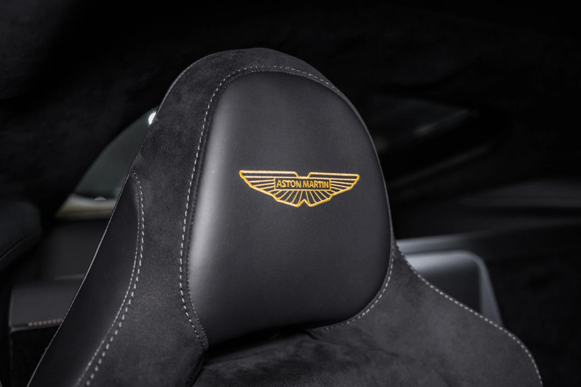 mph005_2366277693_Used_2025_Aston_Martin_Vantage_1751990746_08a41d0b03