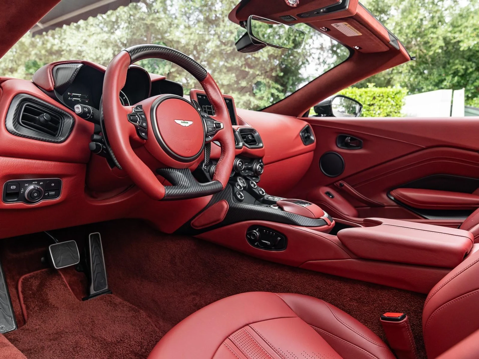 mph005_237053_Used_2021_Aston_Martin_Vantage_1753207564_4e2d7eb379