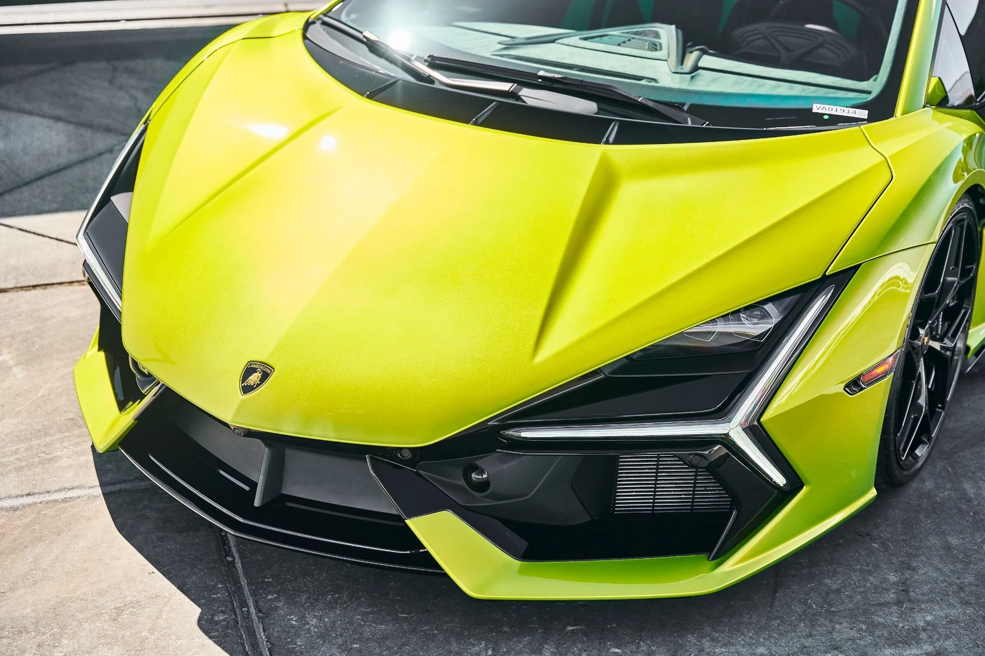 mph005_2370556413_Used_2025_Lamborghini_Revuelto_Base_1785288767_fcd013a500