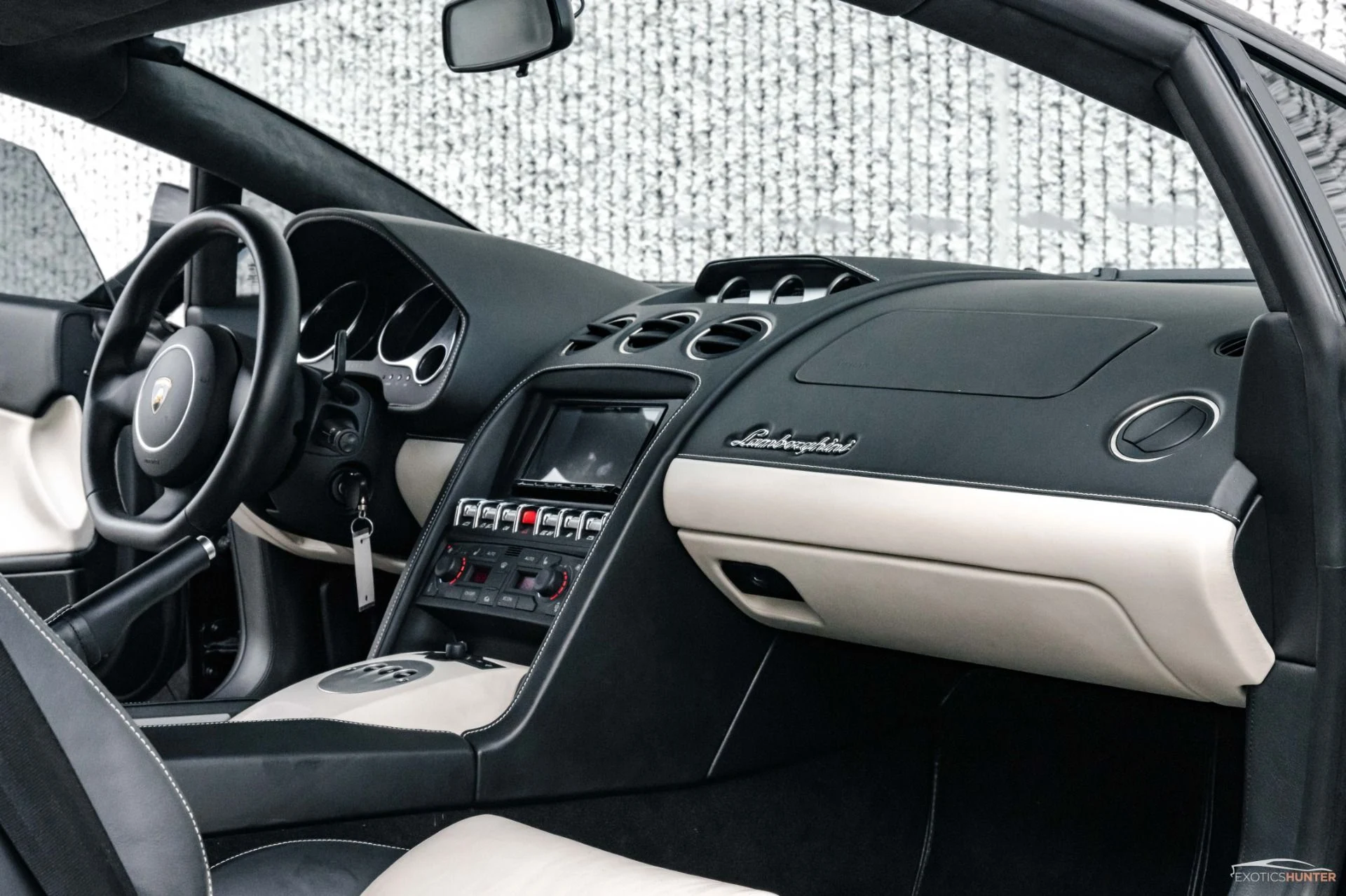mph005_2372498550_Used_2012_Lamborghini_Gallardo_LP_550_2_w_a_White_Interior_Diamond_Stitch_Reverse_Cam_Front_Lift_1696105908_ef4c15f3db