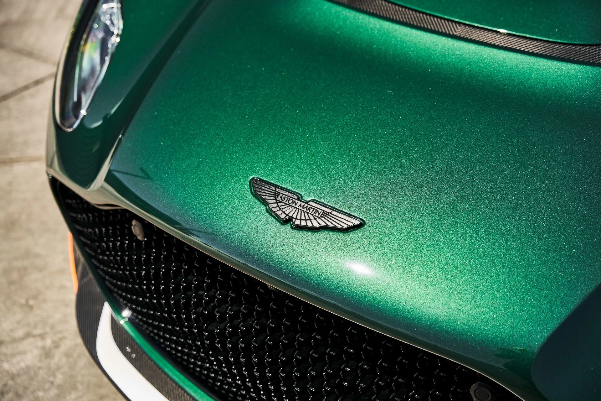 mph005_2376493691_Used_2023_Aston_Martin_DBS_Ultimate_1787789311_e64c45b502
